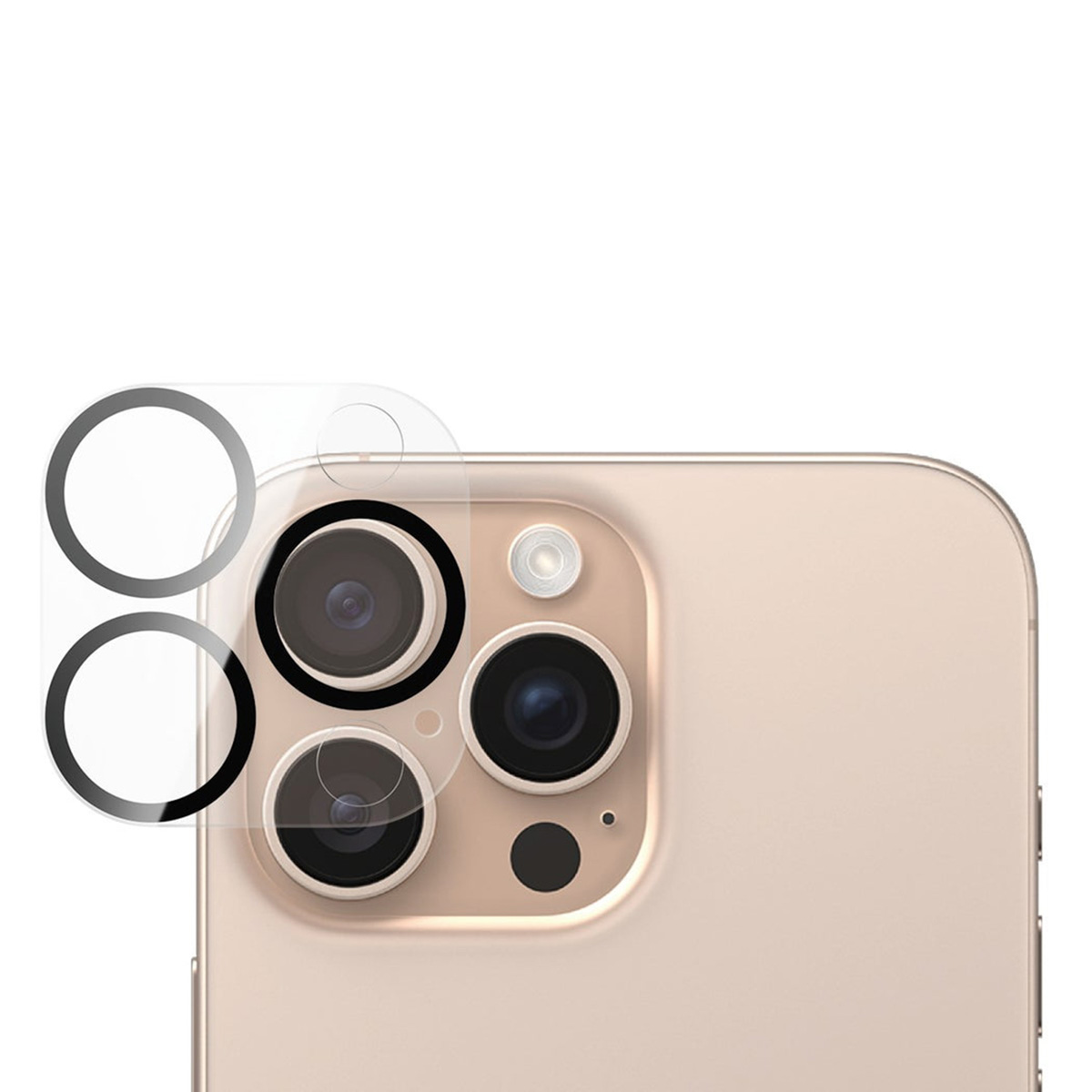 Un telefono con una protezione per l'obiettivo applicata sulle lenti della fotocamera.