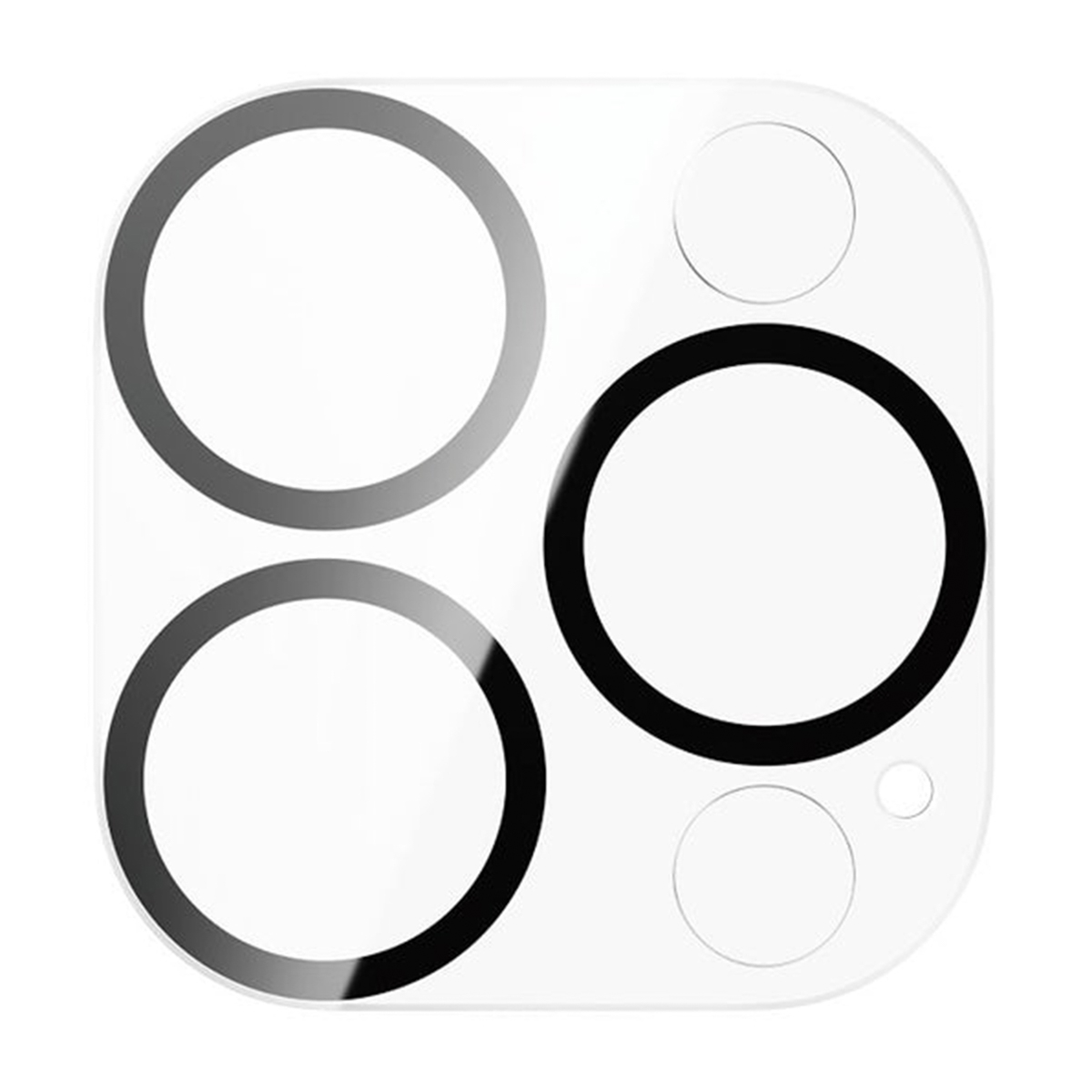 Anelli di protezione dell'obiettivo della fotocamera su sfondo bianco, con telefono e scatola.