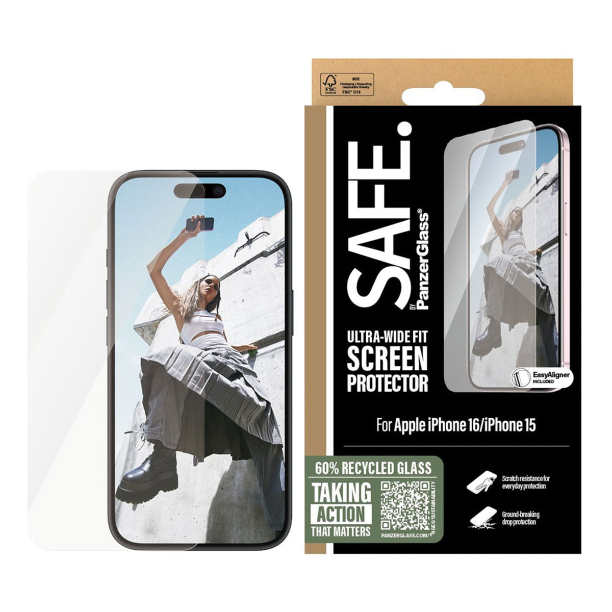 Verpakking met vrouw die telefoon vasthoudt. Tekst: SAFE, Ultra-wide fit schermbeschermer.