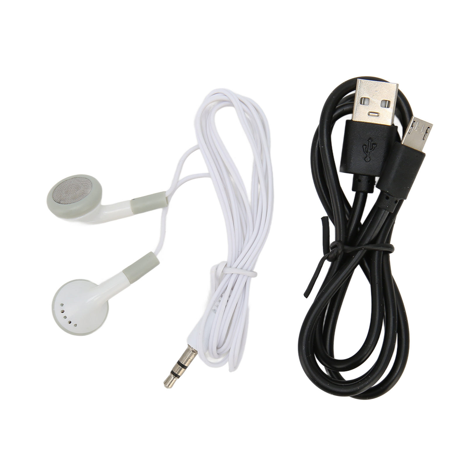 Weiß-graue Ohrhörer und ein schwarzes USB-Kabel. Sie liegen auf einer weißen Oberfläche.