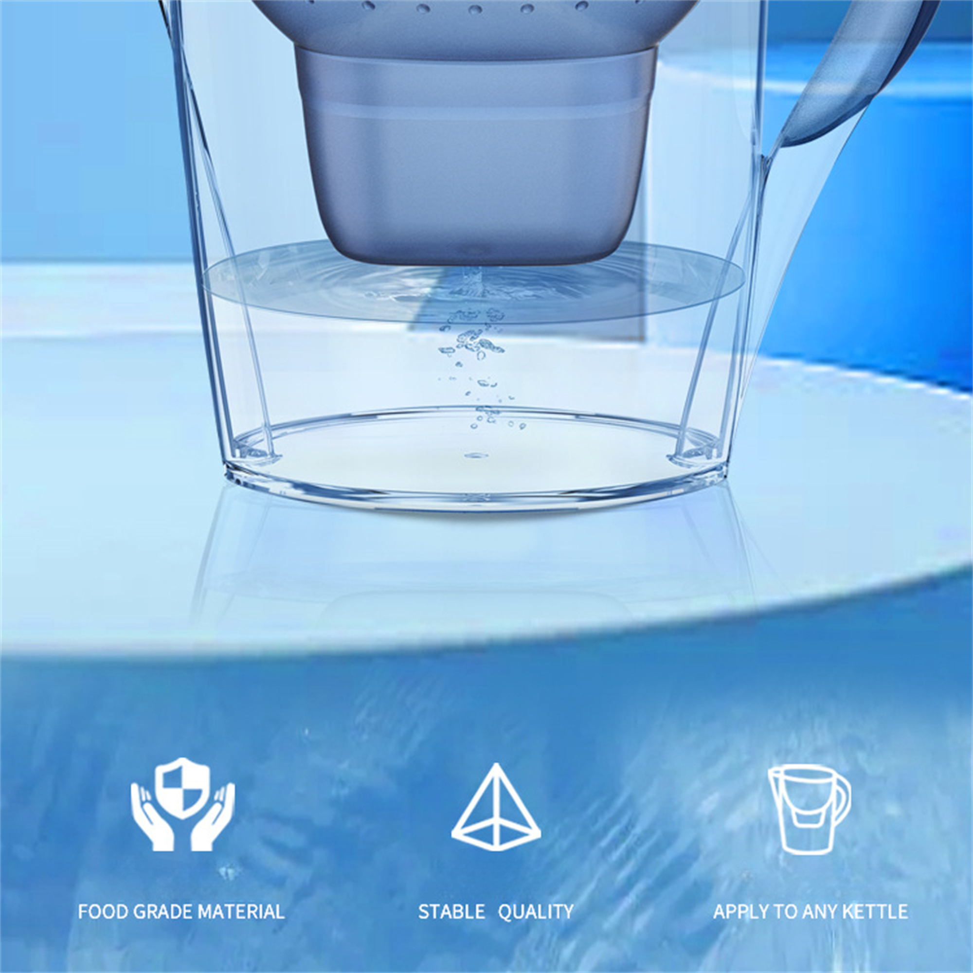 Ein klarer Wasserfilterkrug mit Wasser und Symbolen für Lebensmittelqualität und Qualität.