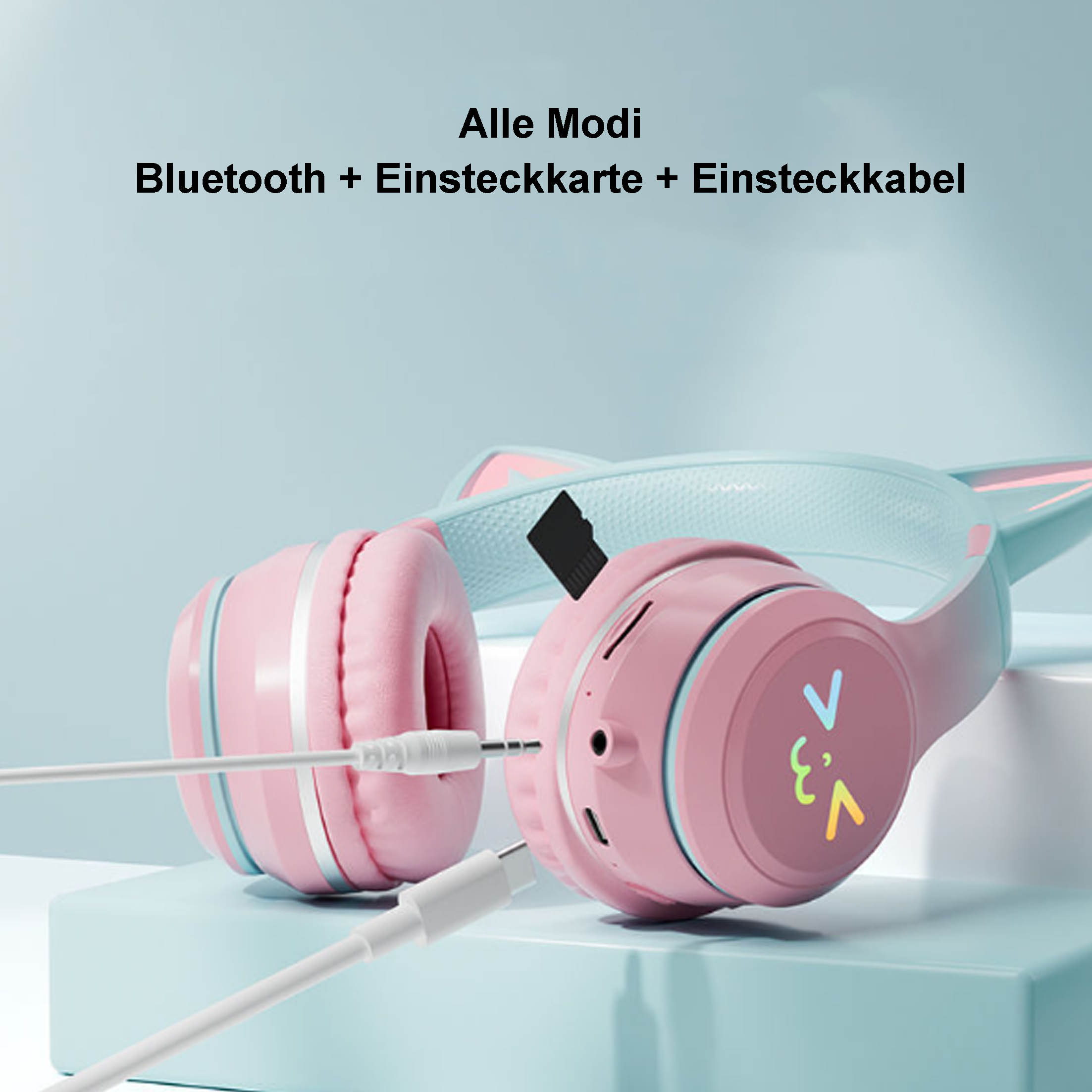 Rosa und blaue Katzenohr-Kopfhörer mit weißem Kabel. Eine schwarze Karte ist eingesetzt.