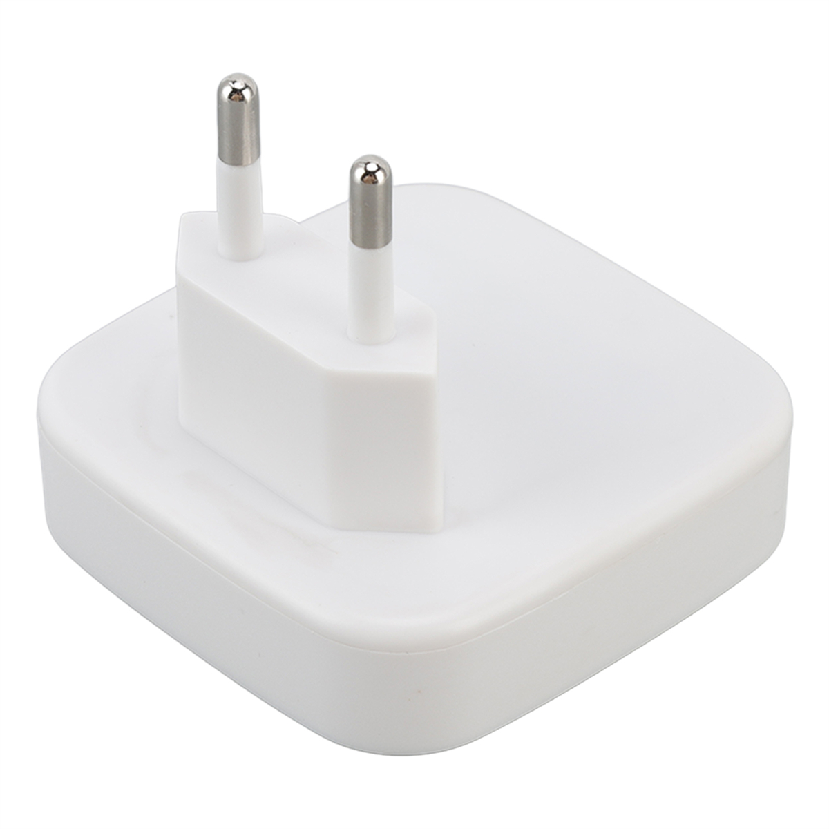 Weißer Netzadapterstecker mit zwei silbernen Stiften.