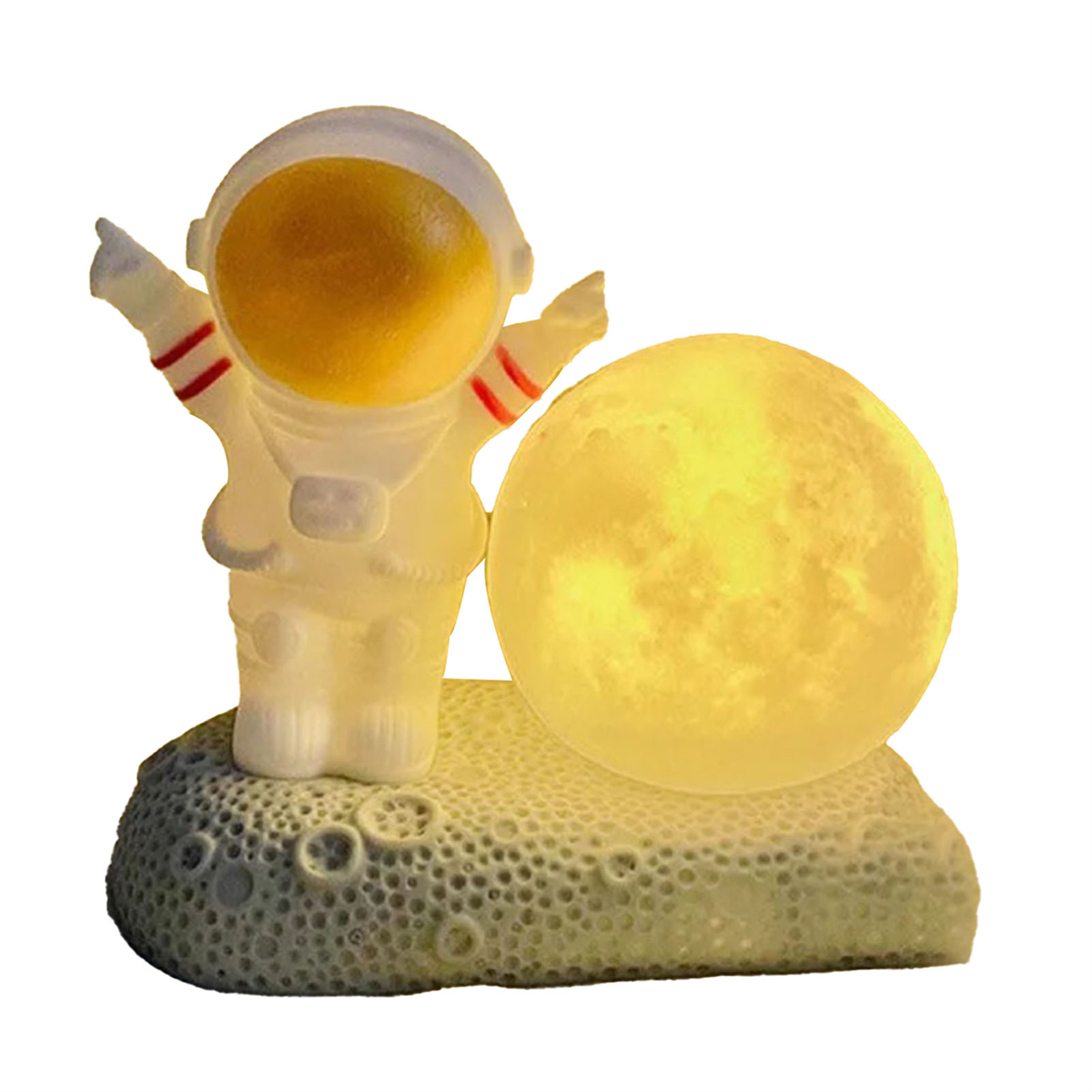 Eine kleine Astronautenfigur steht auf einer mondähnlichen Basis neben einem leuchtenden gelben Mond.