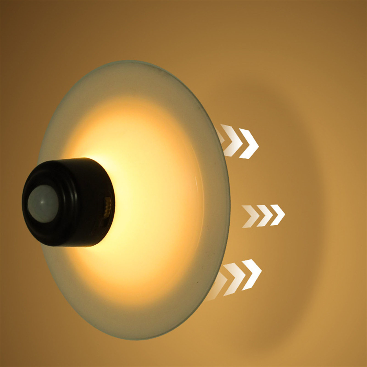Kreisförmige Lampe, die Licht aussendet. Pfeile zeigen die Lichtrichtung an. Hintergrund: warme, orange-braune Farbe.