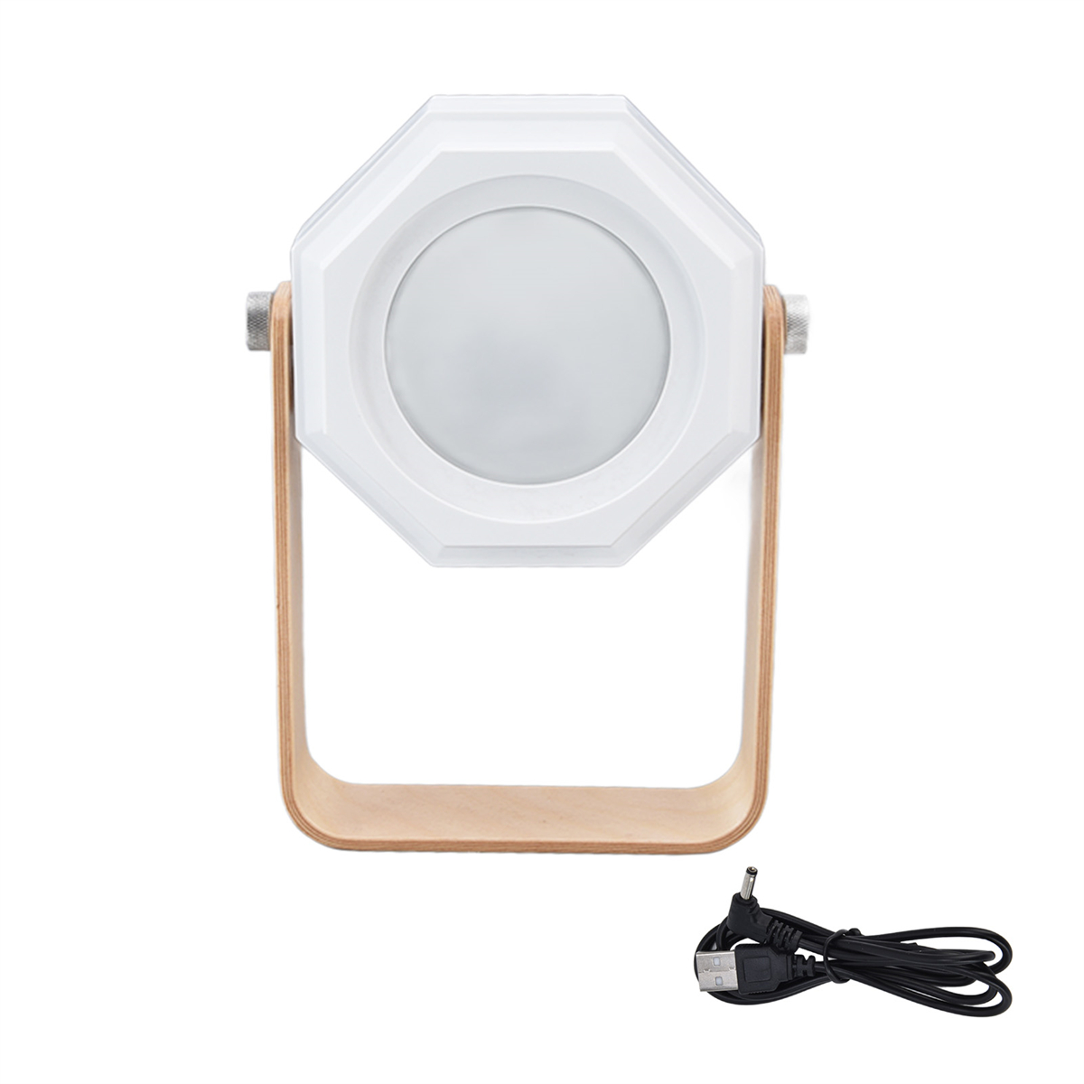 Weiße LED-Lampe mit Holzgriff. Ein USB-Kabel befindet sich neben der Lampe. Weißer Hintergrund.