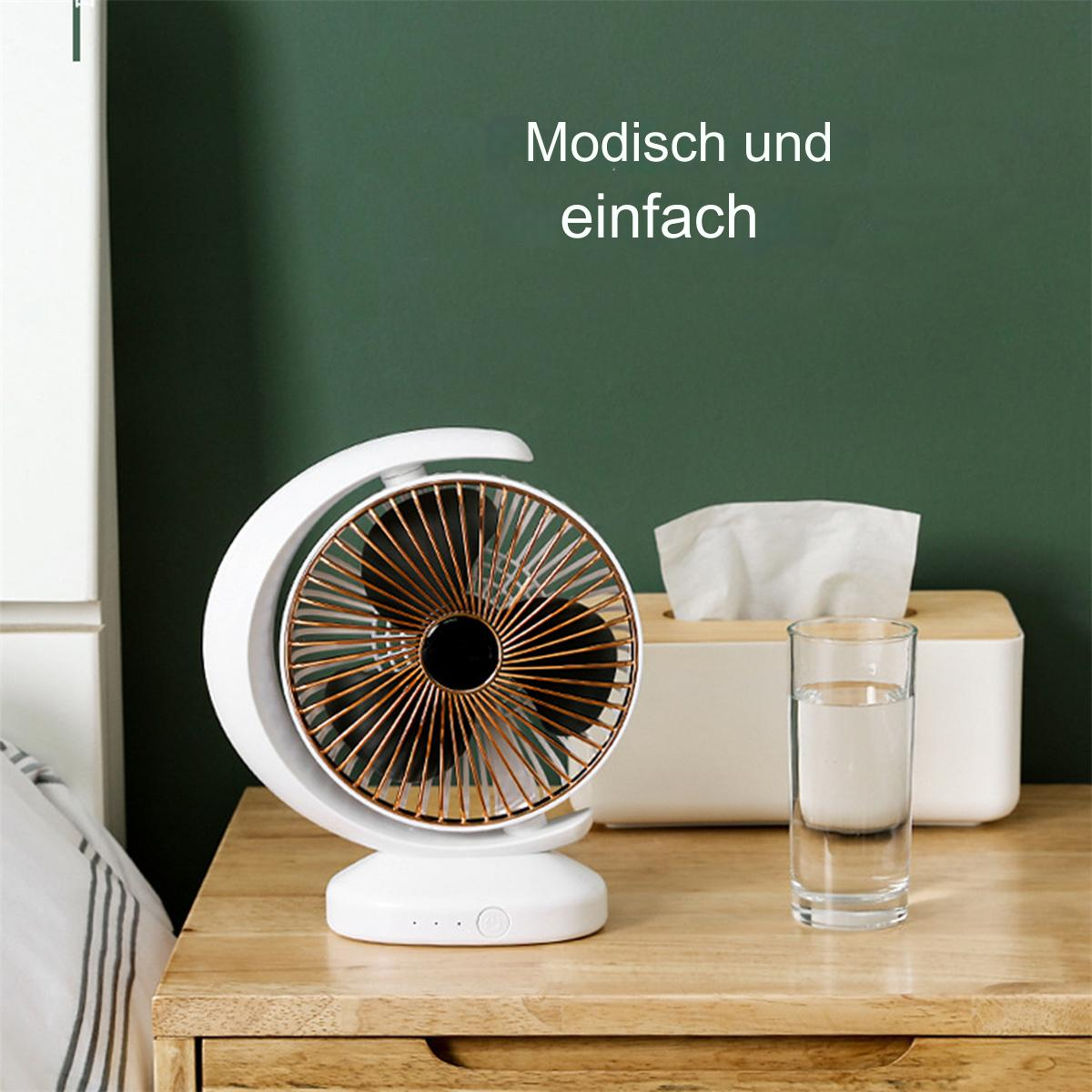 Weißer und goldener Ventilator auf Holzoberfläche, grüne Wand. Taschentuchbox, Wasserglas.