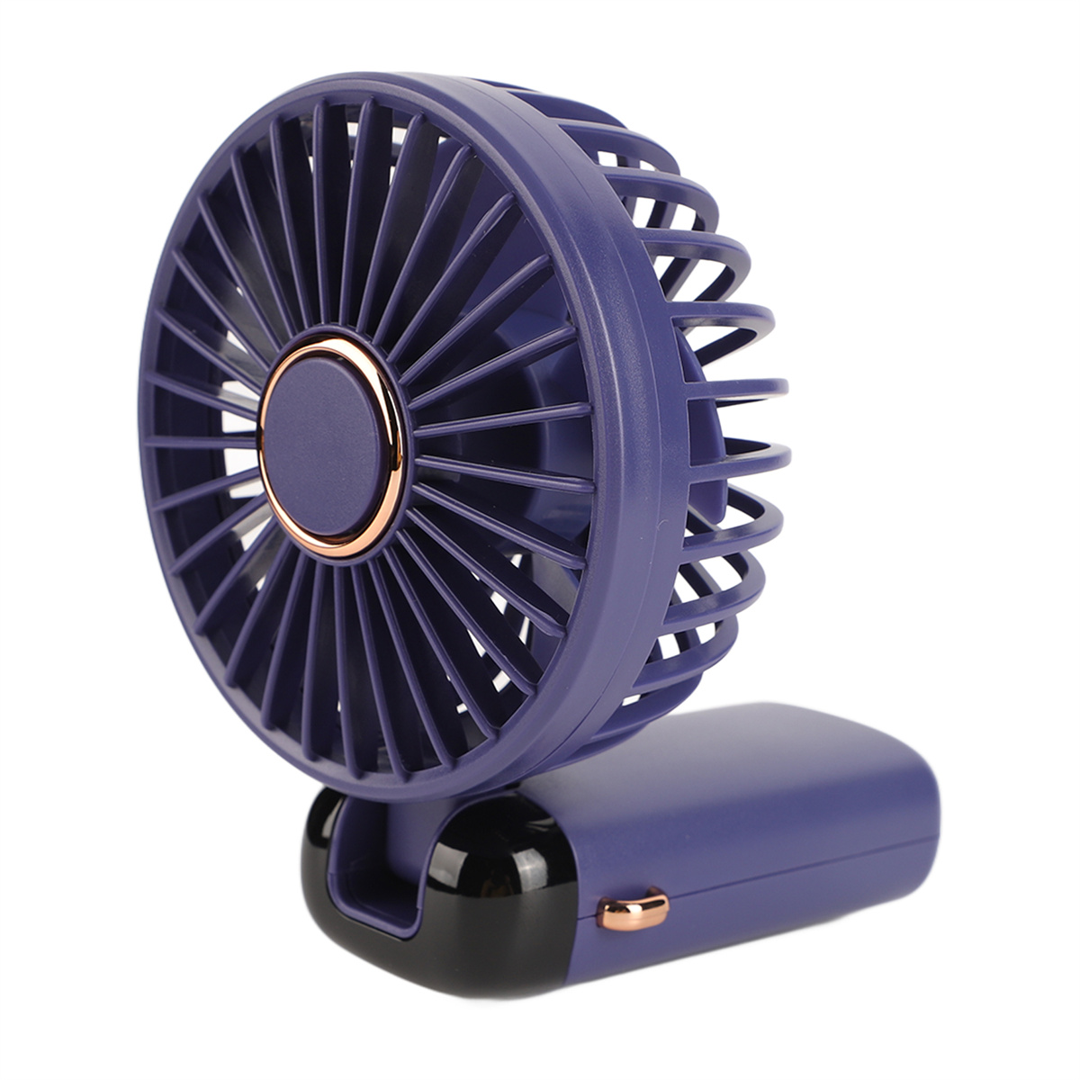 Ein lila Ventilator mit rundem Kopf und verstellbarem Sockel, isoliert auf Weiß.