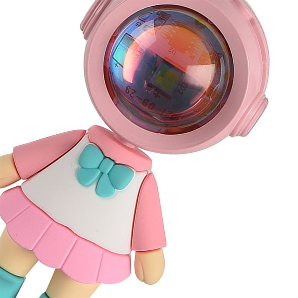 Ein rosa-weißes Spielzeug-Astronaut mit blauer Schleife.