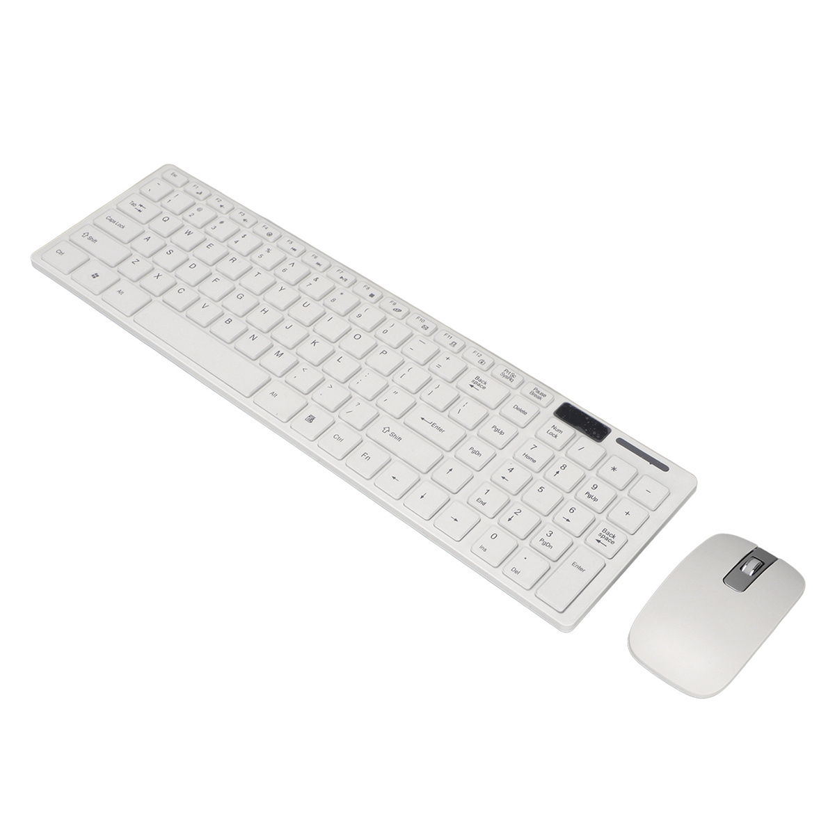 Weißes kabelloses Tastatur- und Maus-Set auf einer weißen Oberfläche.