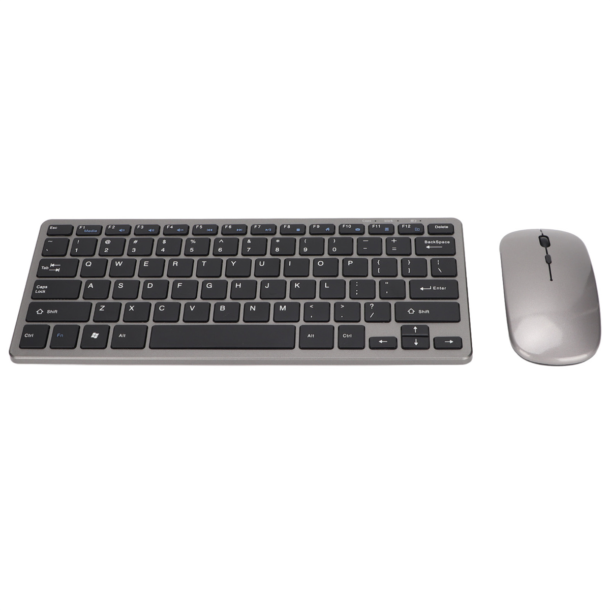 Ein silbernes Tastatur- und Maus-Set. Die Tastatur ist kurz und die Maus ist silber.