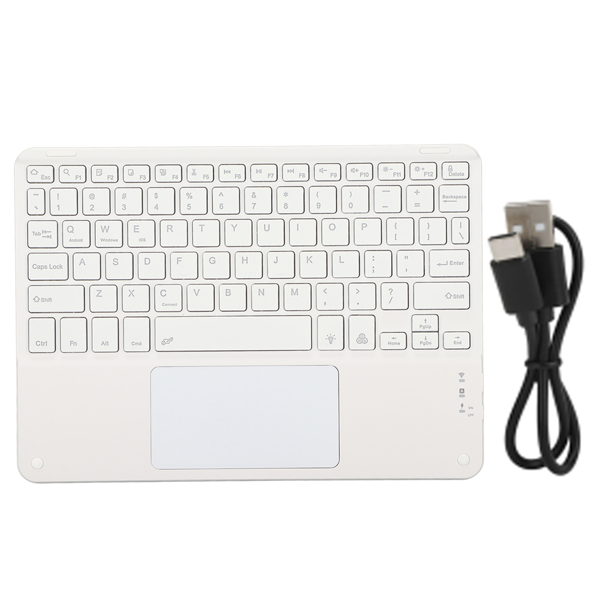 Eine weiße Tastatur mit Touchpad und ein USB-C-Kabel mit einem angeschlossenen schwarzen Adapter.