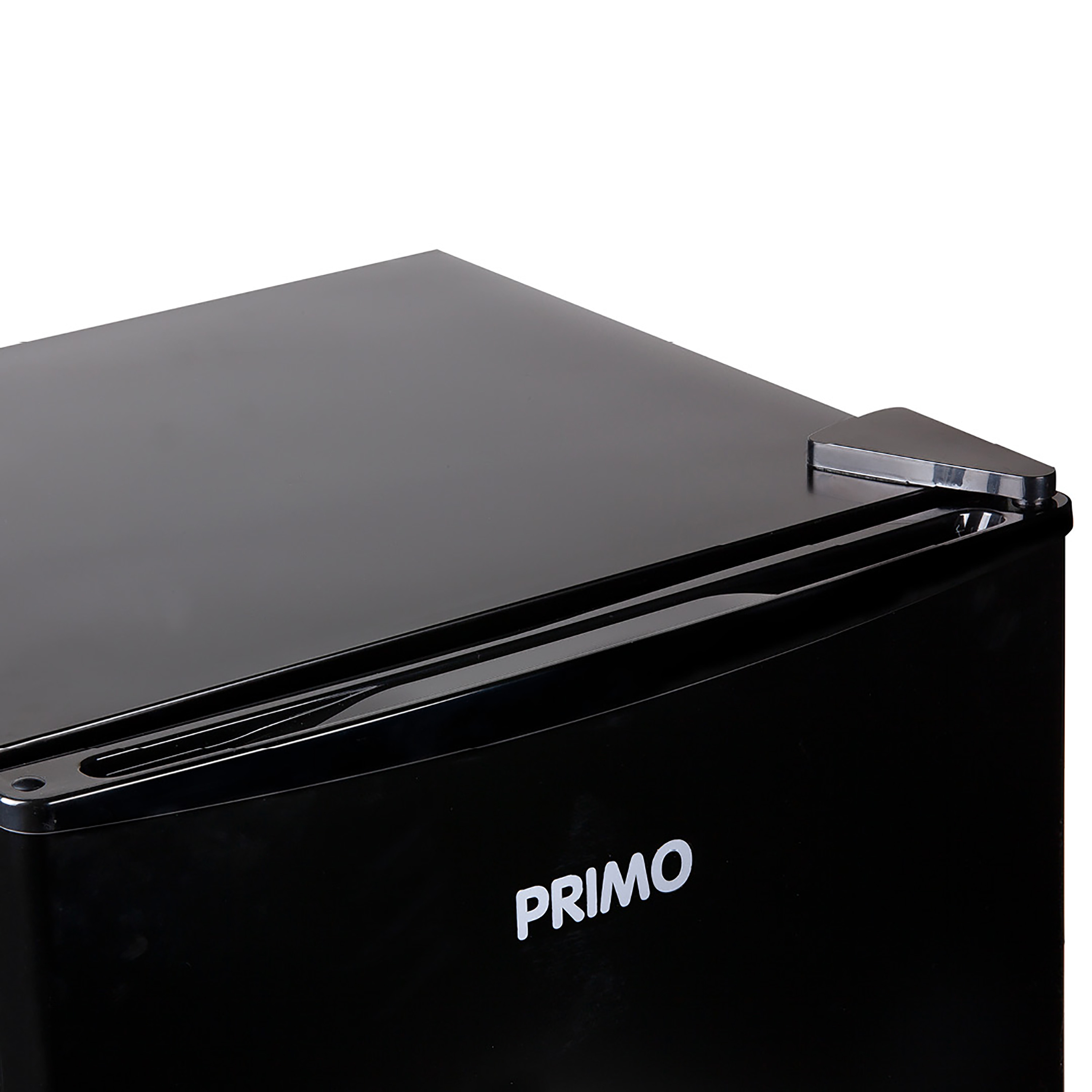 Un réfrigérateur noir avec le mot PRIMO dessus.