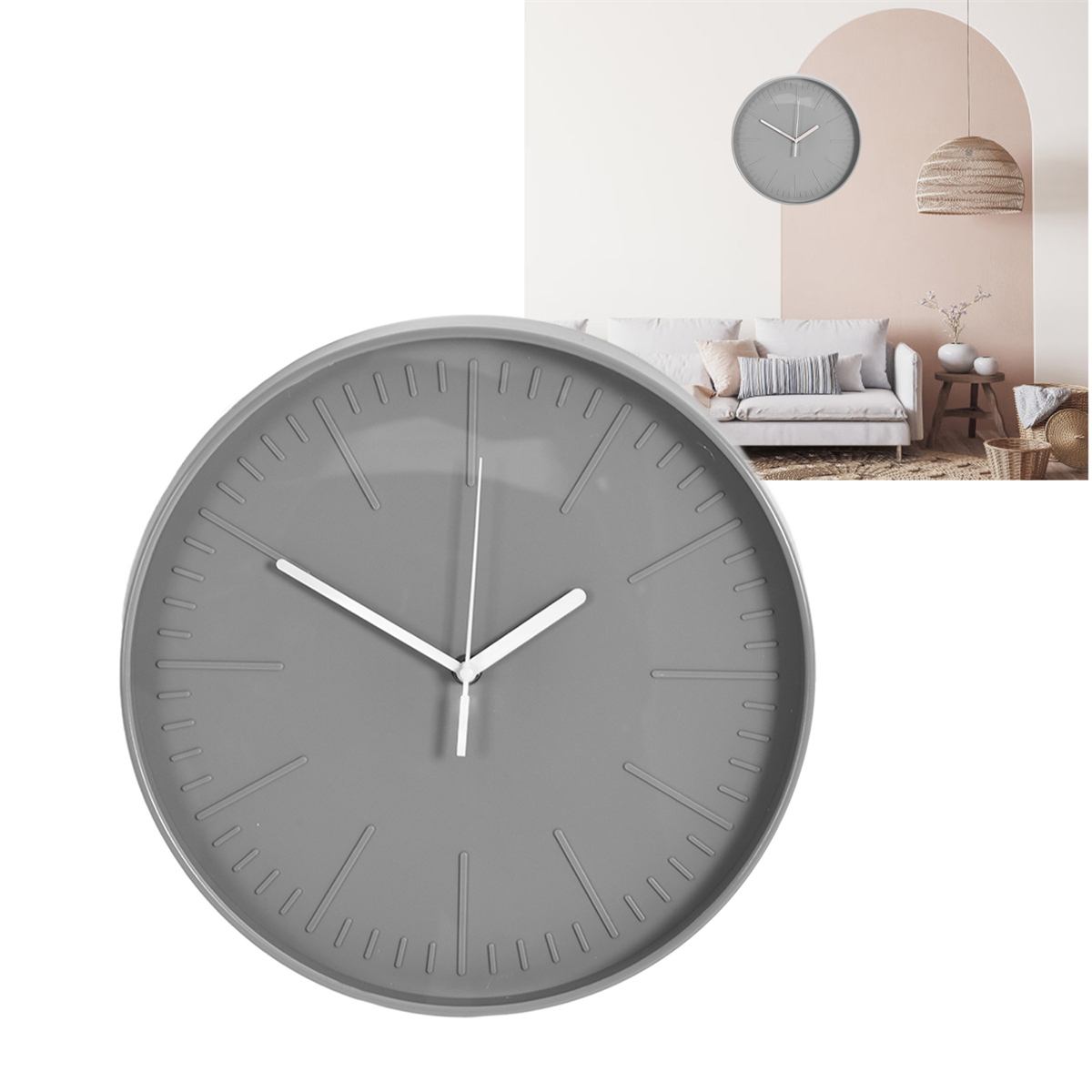 Eine graue Uhr mit weißen Zeigern. Eine Wanduhr mit einer Wohnzimmerszene im Hintergrund.