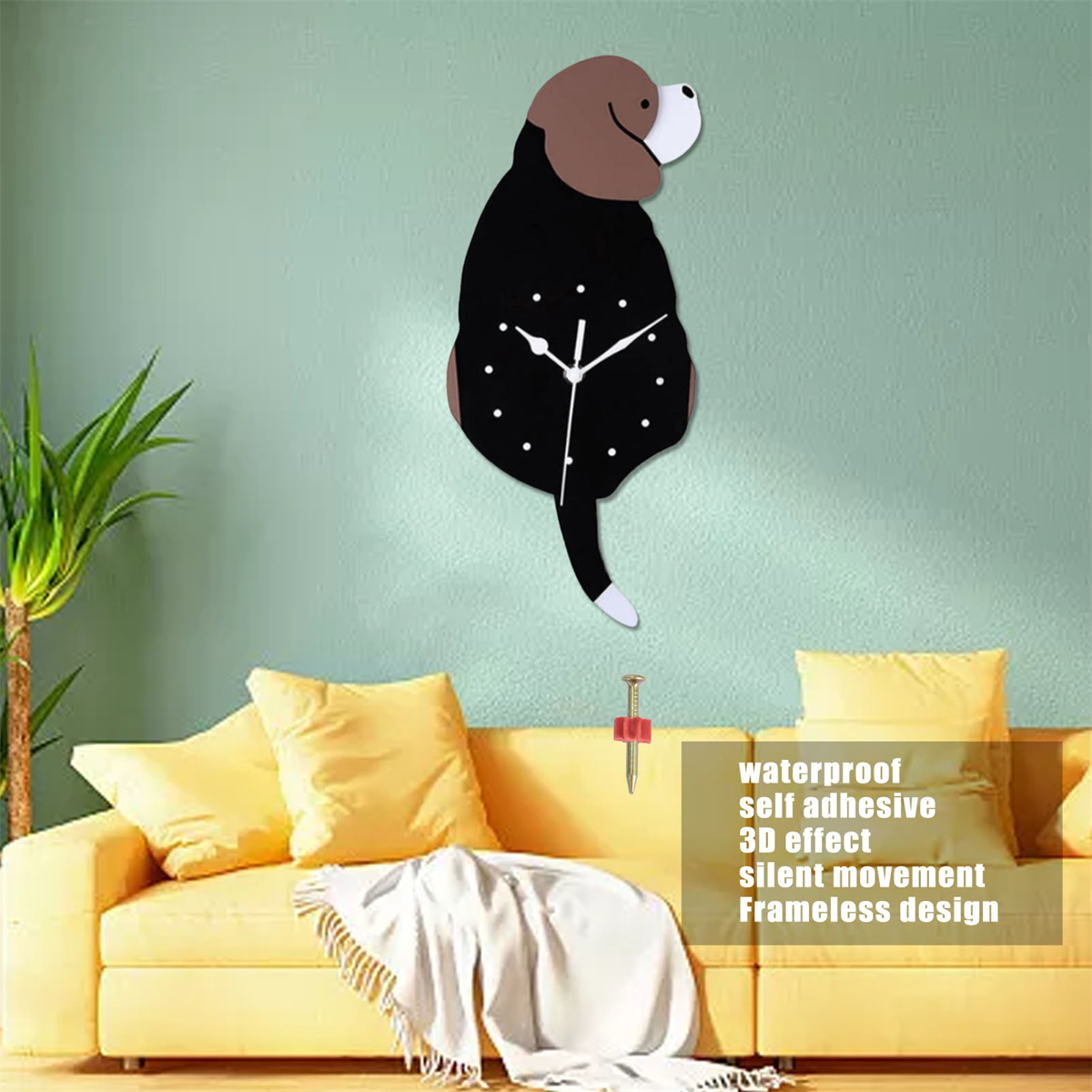 Hundeförmige Uhr an der Wand. Darunter ein gelbes Sofa mit Kissen und einer Decke. Ein Nagel ist eingesetzt.