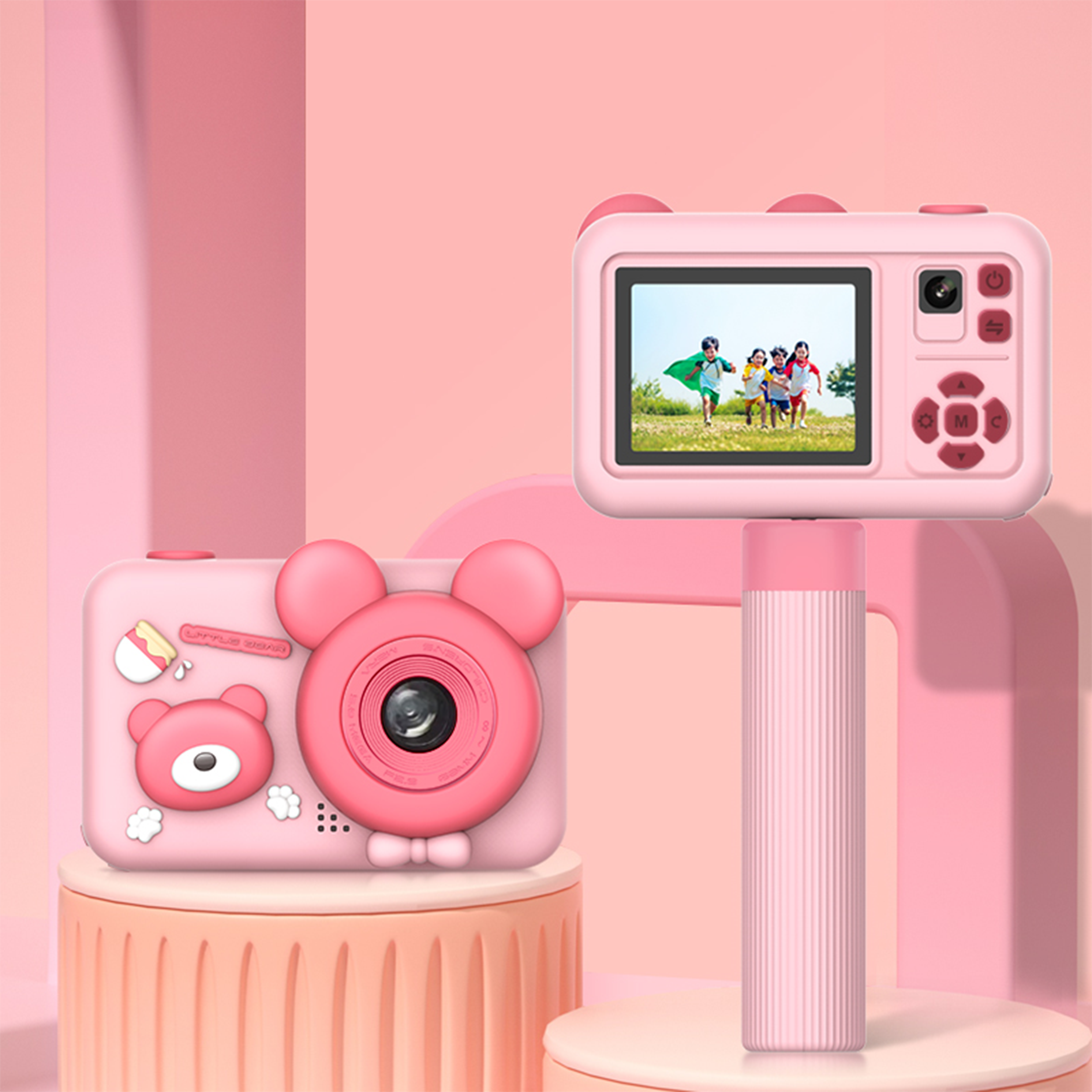 Rosa Kinderkamera mit Bärenohren, Bildschirm und Knöpfen. Eine andere Kamera ist unten.