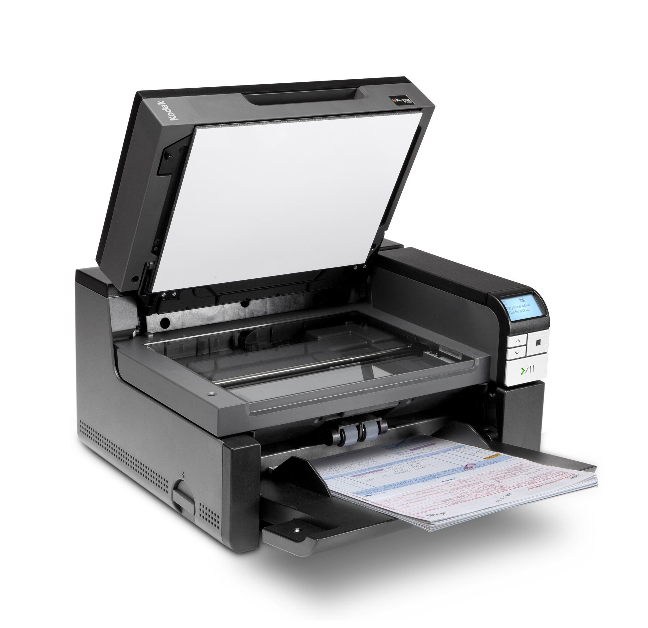 Scanner nero e grigio con coperchio aperto, documenti all'interno, sfondo bianco.