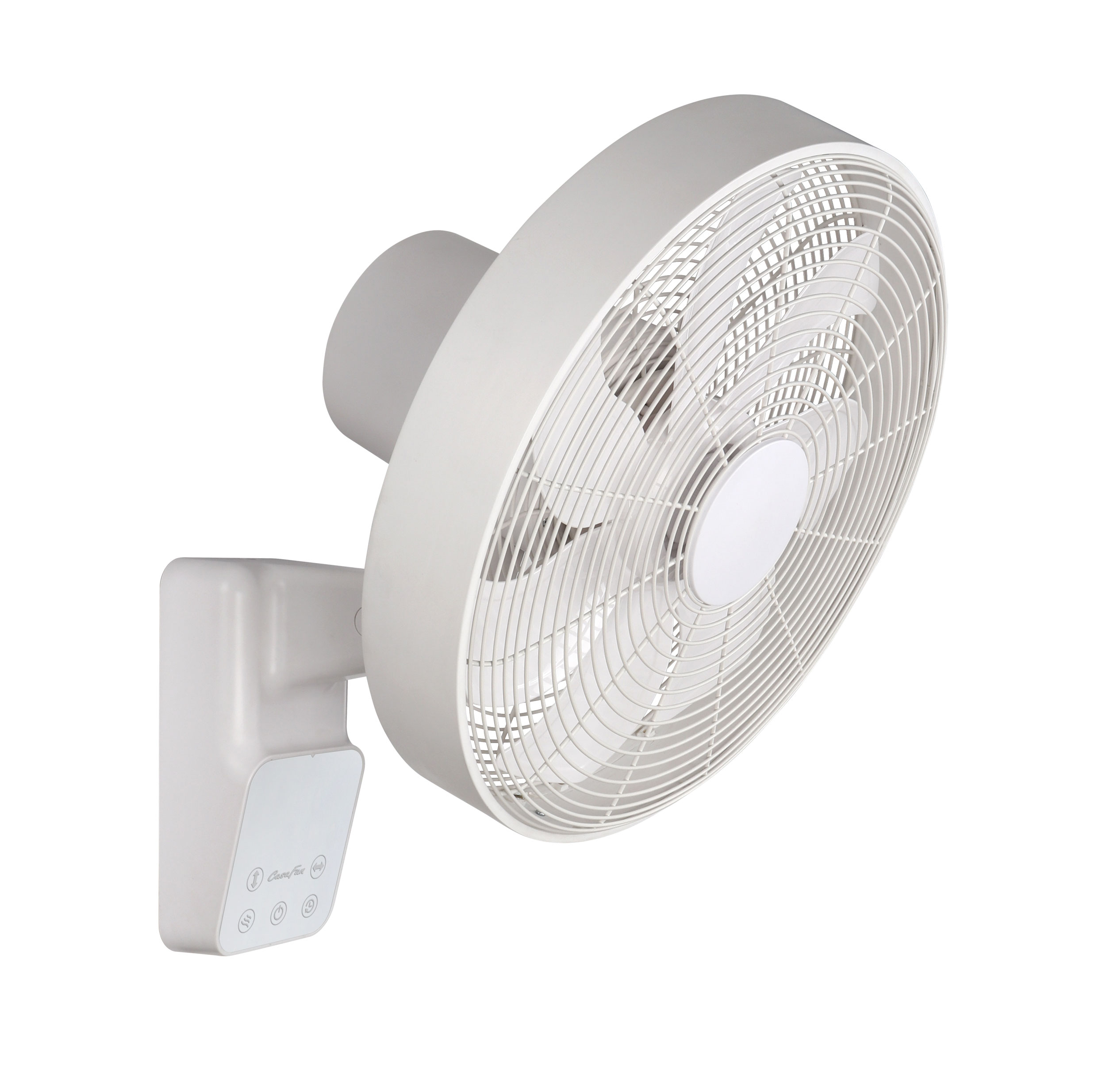 Ein weißer Wandventilator mit Bedienfeld an der Seite. Der Ventilator ist abgewinkelt und auf weißem Hintergrund.