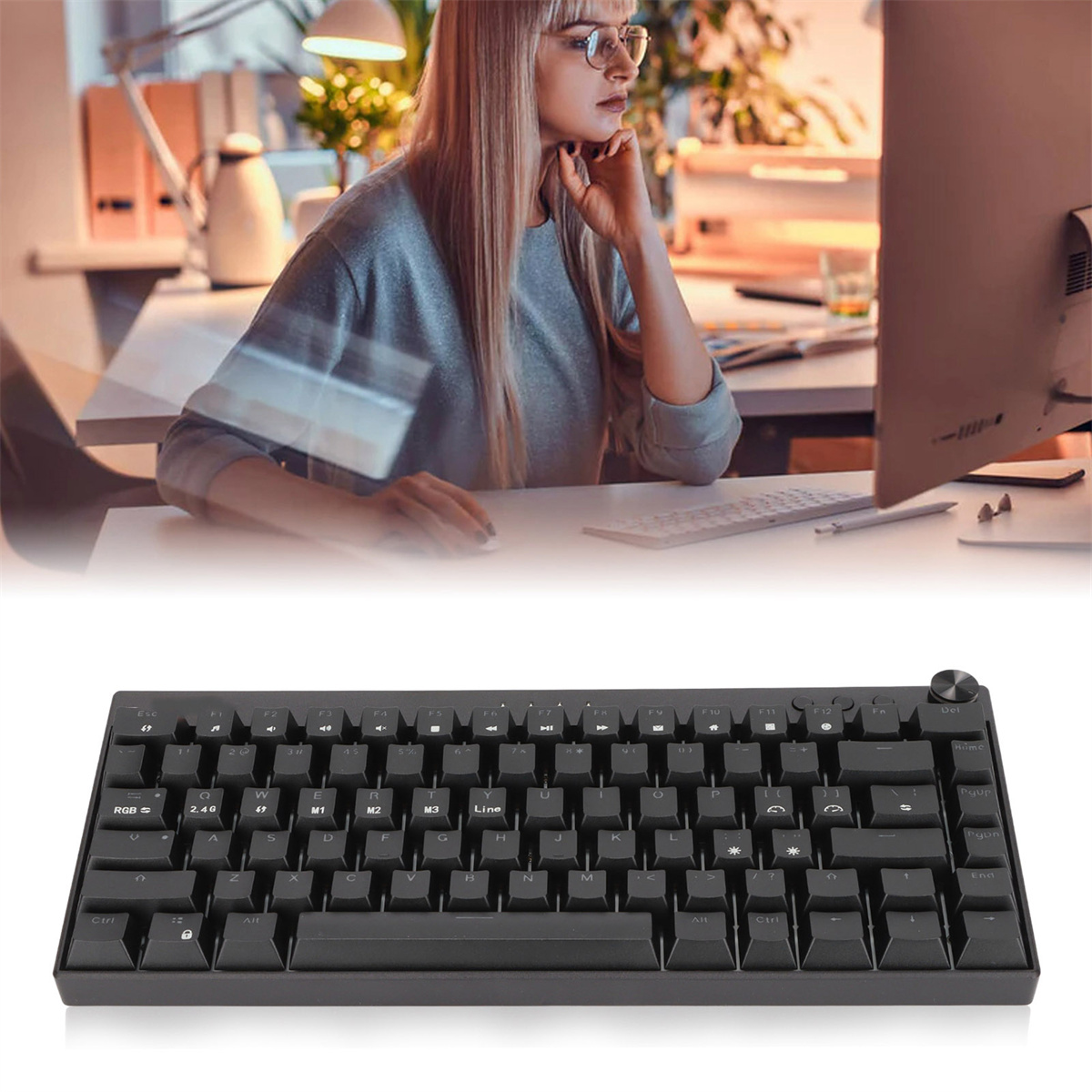 Frau arbeitet an einem Computer mit schwarzer Tastatur, verschwommener Hintergrund.