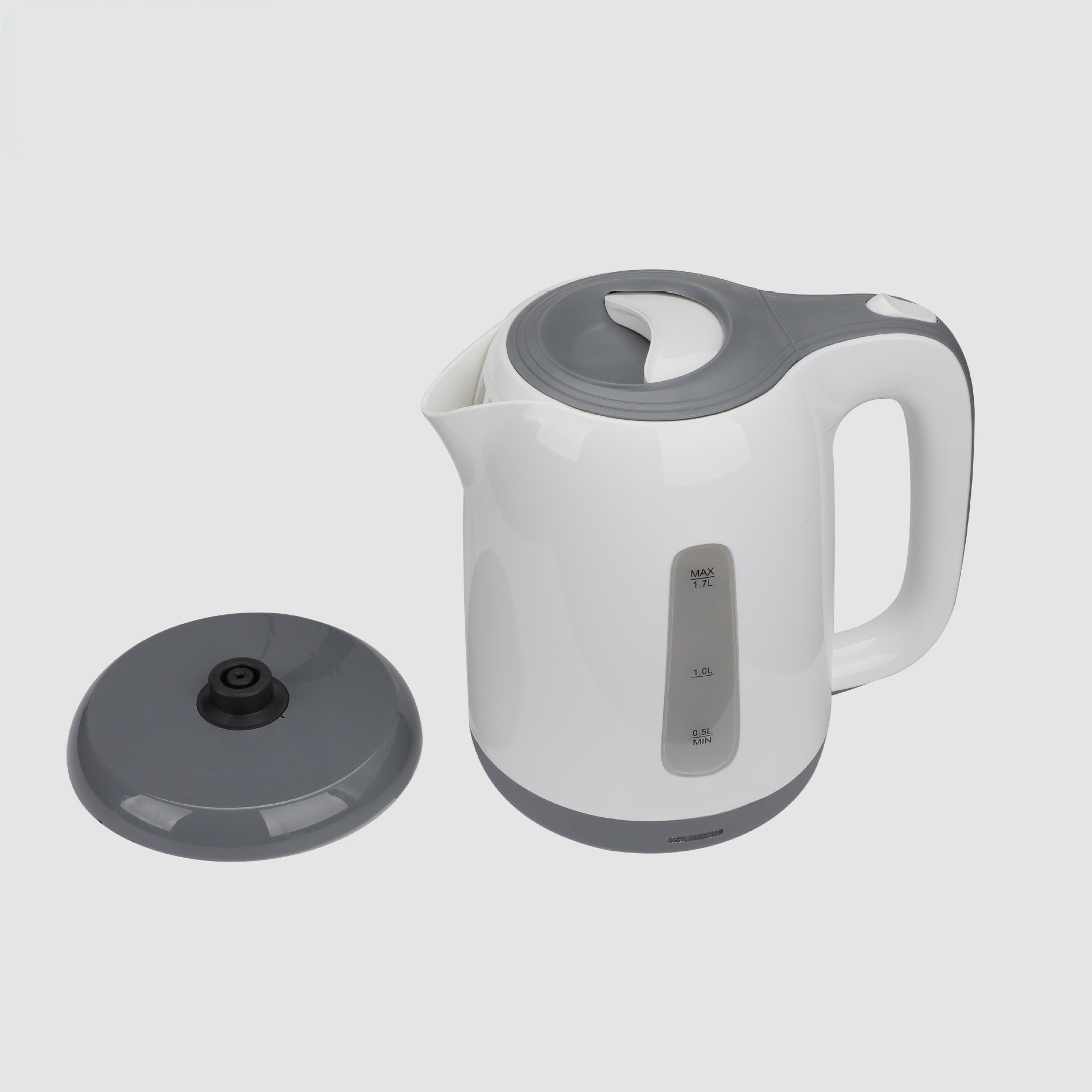 Weißer Wasserkocher mit grauen Akzenten. Der Deckel ist abgenommen und links neben dem Wasserkocher.