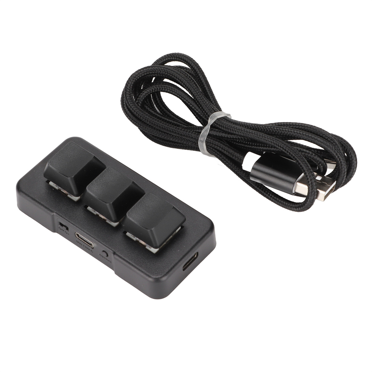 Eine schwarze Tastatur mit drei Tasten und einem USB-Kabel. Das Kabel ist schwarz, aufgerollt.