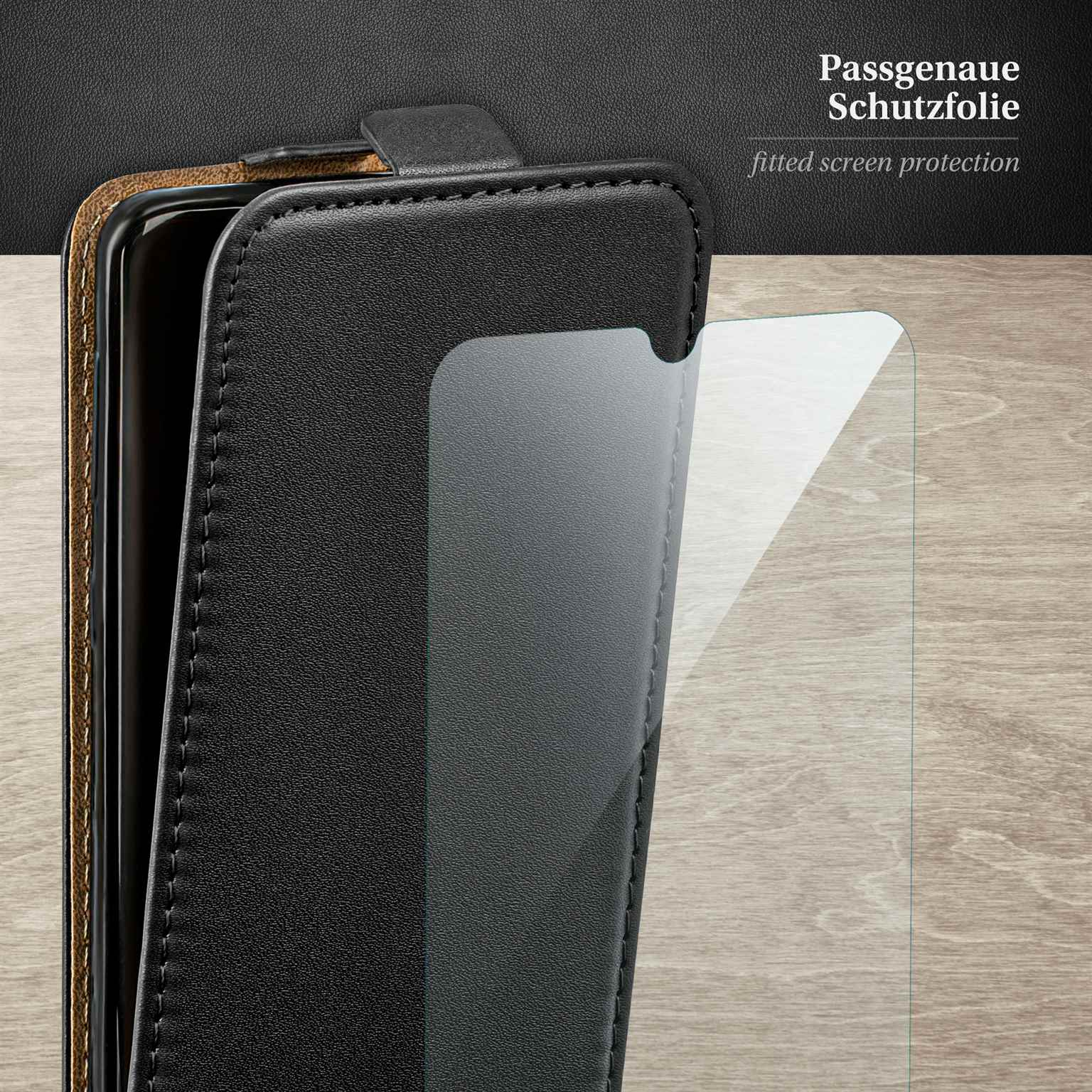 Ein schwarzes Telefon in einer schwarzen Lederhülle. Die Hülle ist offen und zeigt den Bildschirm und eine Schutzfolie.