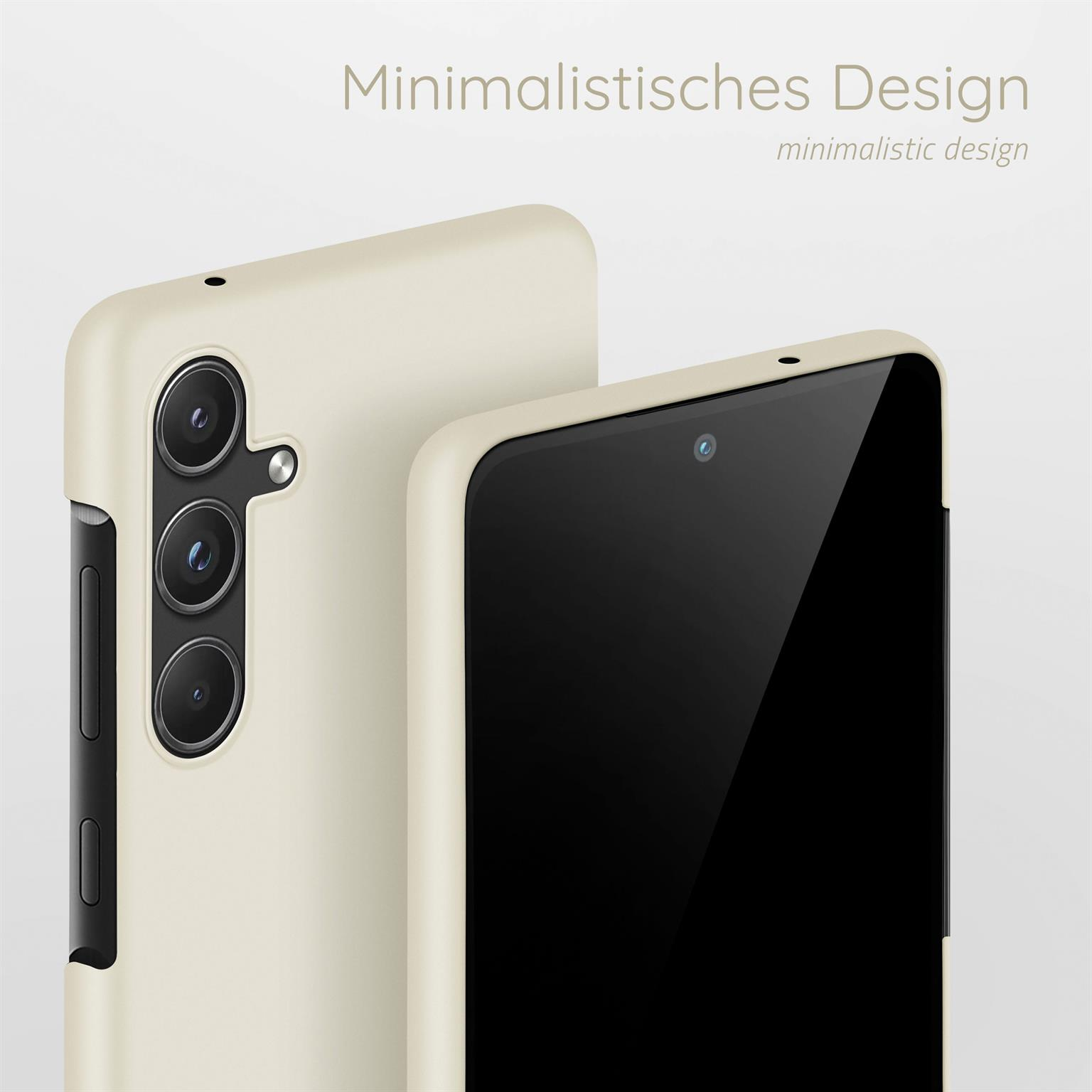 Zwei Handys, eines mit drei Kameras, in einer neutralen Hülle, vor weißem Hintergrund.