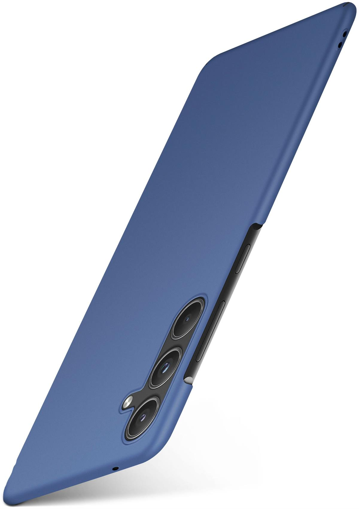 Blaue Handyhülle. Das Telefon hat drei Kameras und eine schwarze Seitentaste.