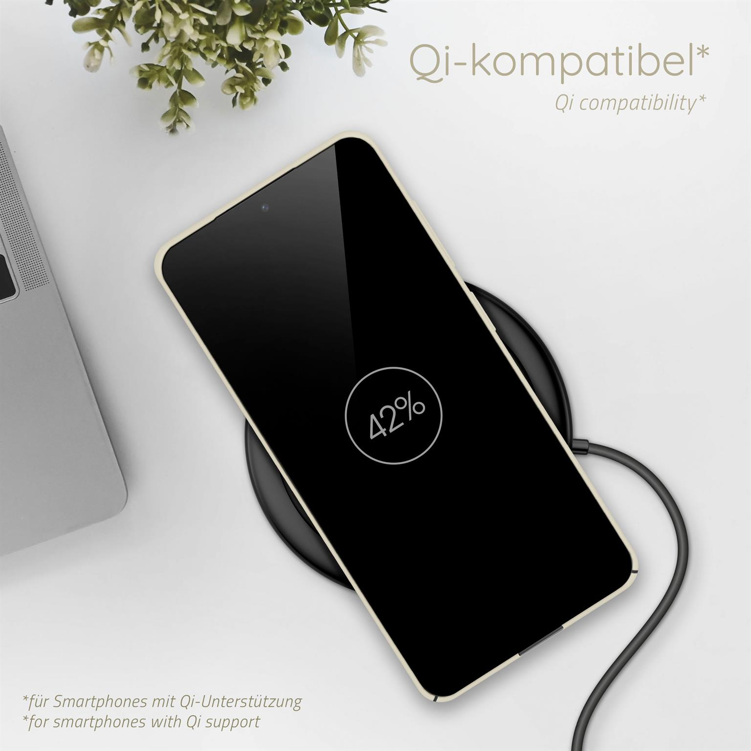 Telefon wird kabellos geladen. Bildschirm zeigt 42%. Text: Qi-kompatibel.