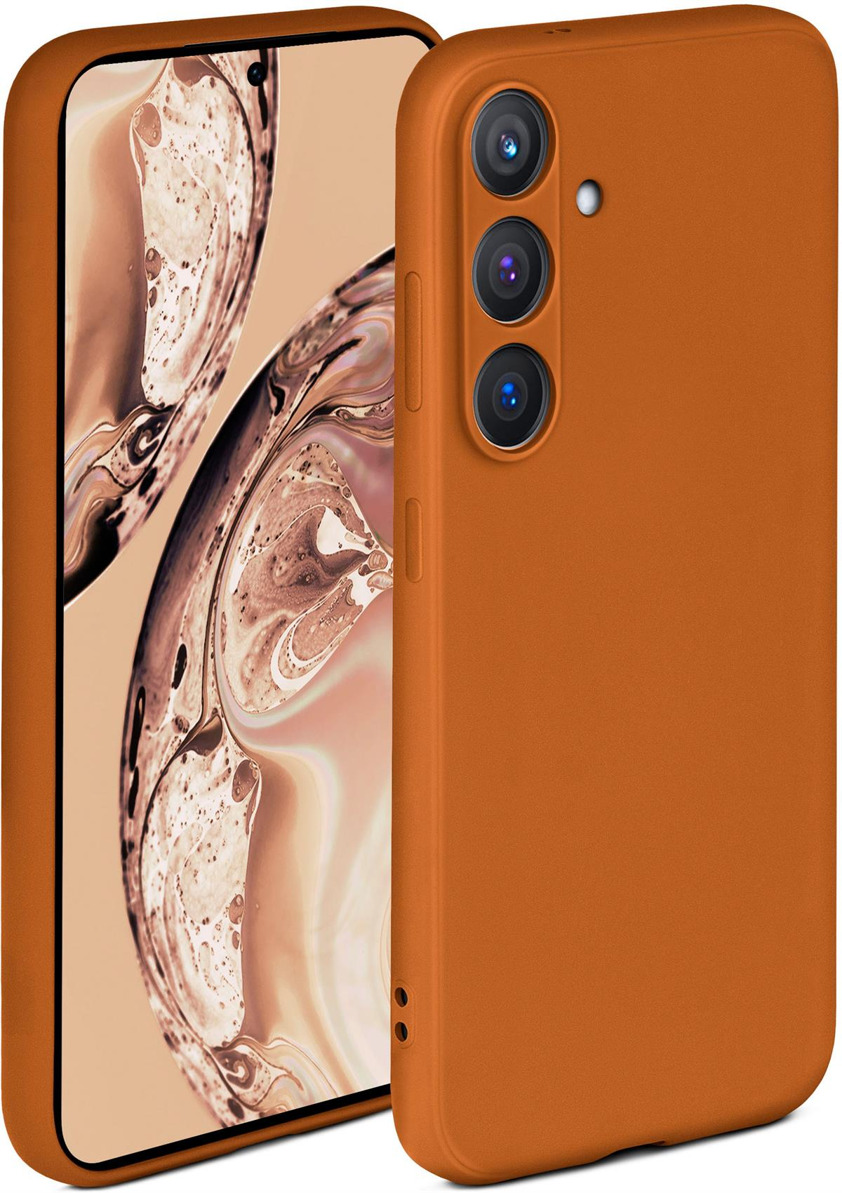 Orangefarbene Handyhülle mit einem Telefon. Das Telefon hat drei Kameras.