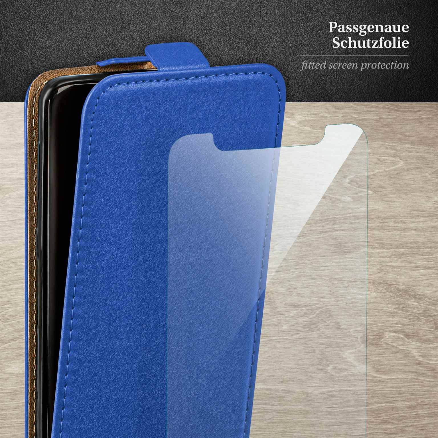 Eine blaue Handyhülle mit klarer Displayschutzfolie und Holzuntergrund.