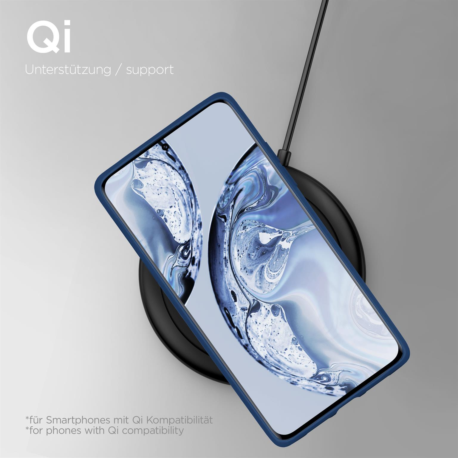 Eine blaue Handyhülle auf einem schwarzen kabellosen Ladegerät. Ein Telefon liegt drauf.