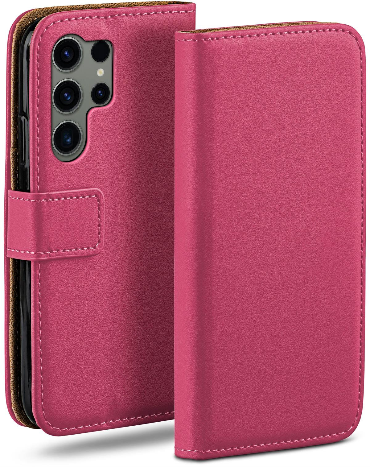 Pinke Handyhülle mit Telefon- und Kameraausschnitten, Rückseite des Telefons zeigend.