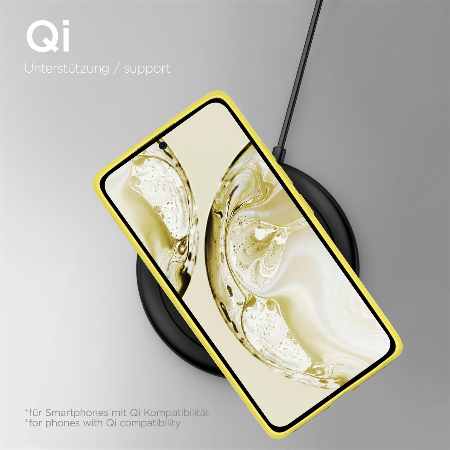 Gelbe Handyhülle auf schwarzem Ladegerät. Telefonbildschirm sichtbar. Weißer Qi-Support-Text.