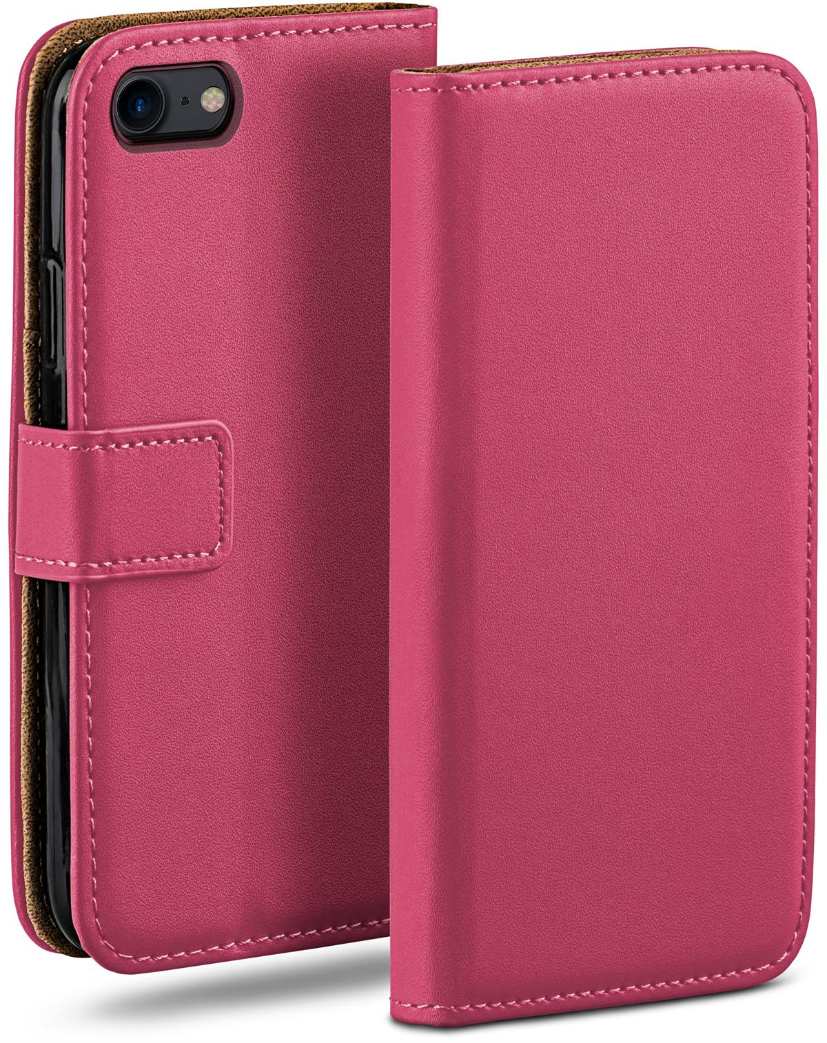 Rosa Handyhülle mit Telefon im Inneren. Die Hülle hat eine Klappe mit Magnetverschluss.