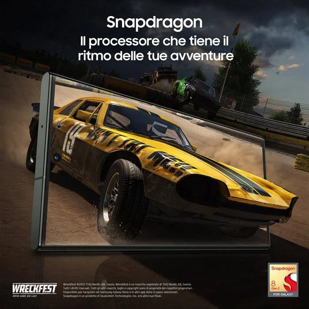 Annuncio Snapdragon con un'auto da corsa gialla su uno schermo. Testo in italiano.