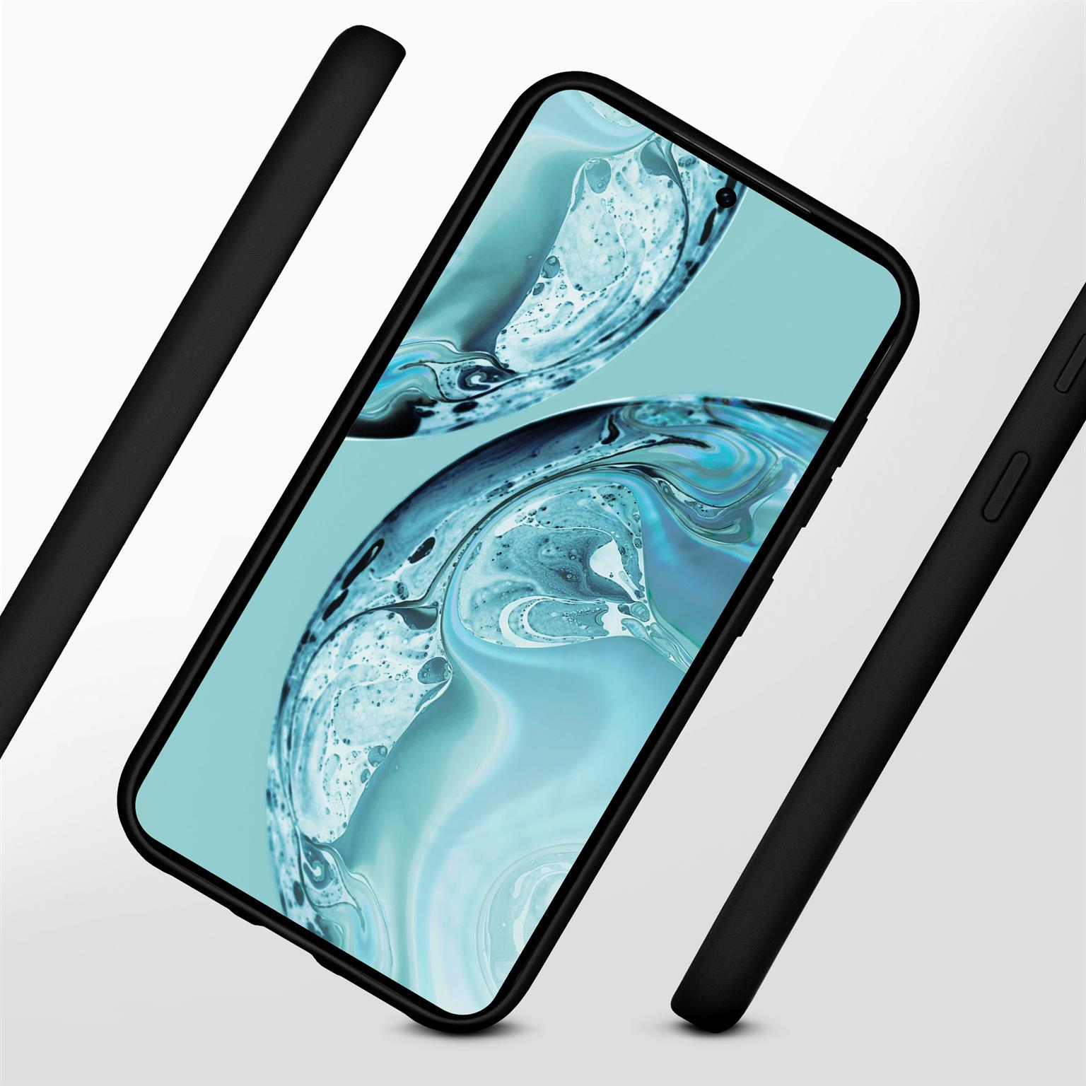Schwarze Handyhülle mit Smartphone und drei Gehäuseteilen. Weißer Hintergrund.