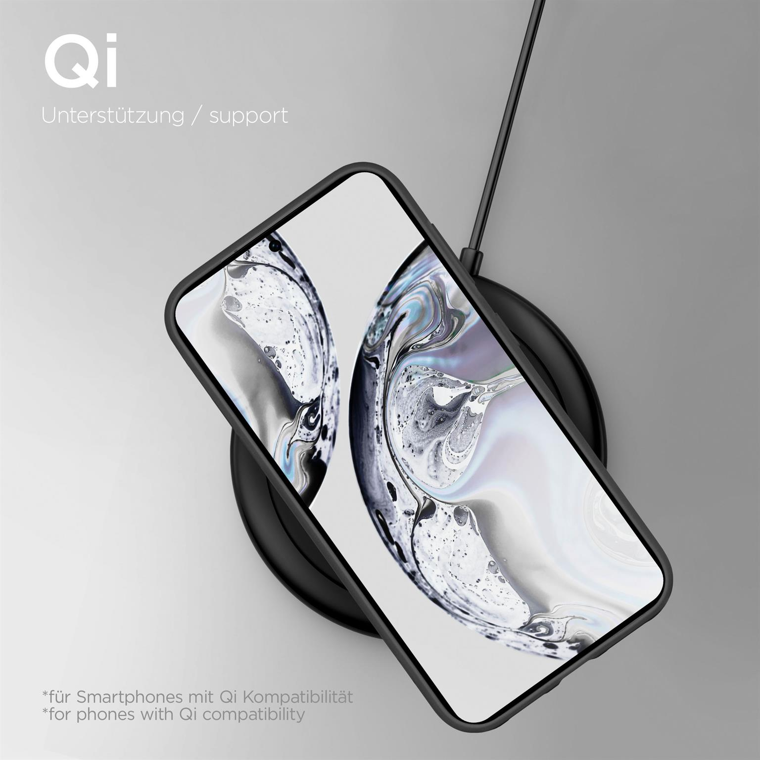 Ein Telefon in schwarzem Gehäuse auf einem Qi-Ladegerät, mit weißem Hintergrund.