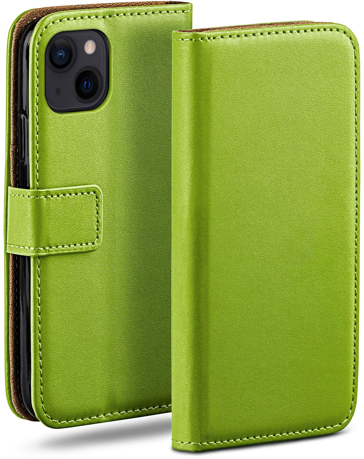 Grüne Handyhülle mit Klappe. Braune Innenseite. Nahtdetails und Magnetverschluss.