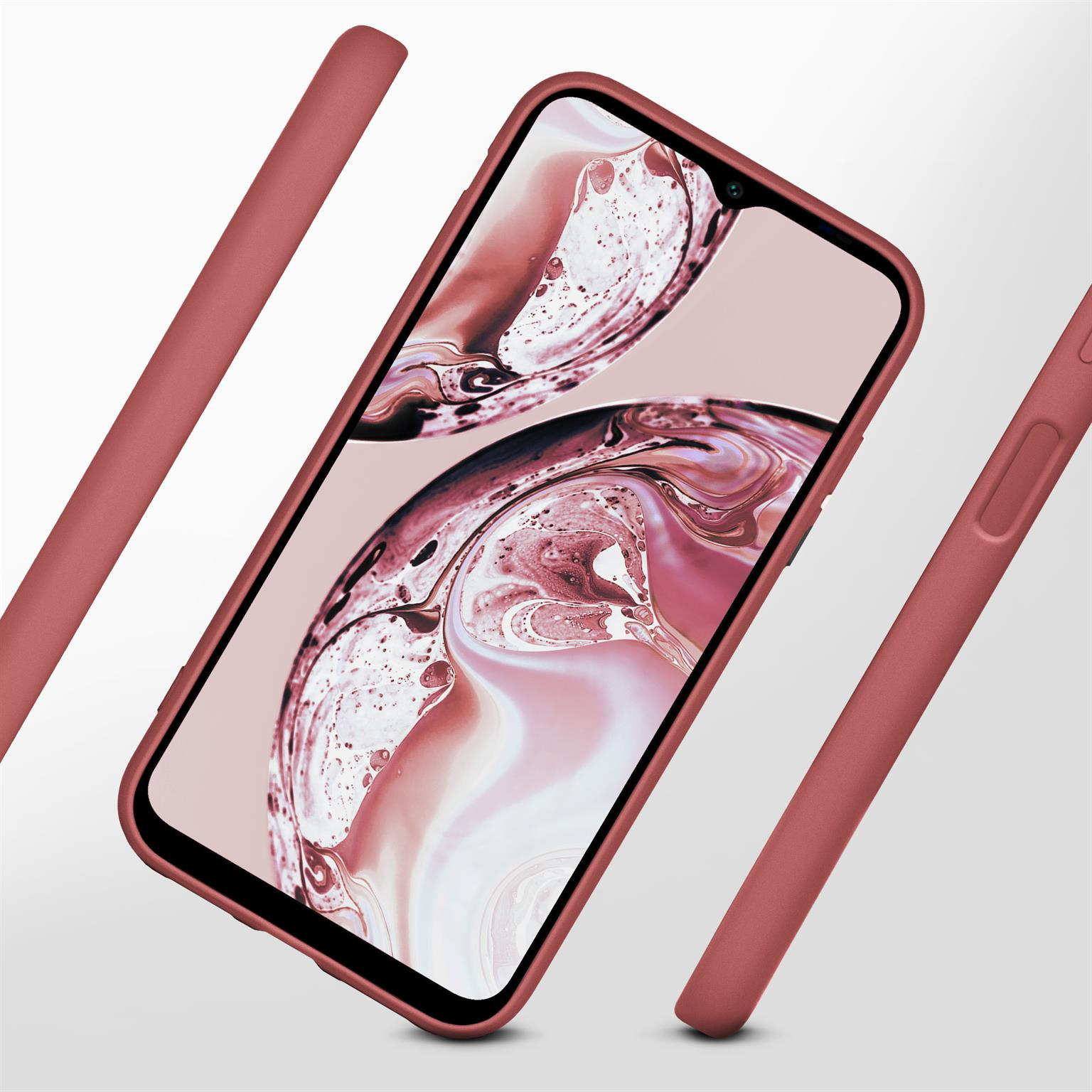 Korallenfarbenes Telefon und drei korallenfarbene Hüllen. Das Telefon ist mittig und geneigt.