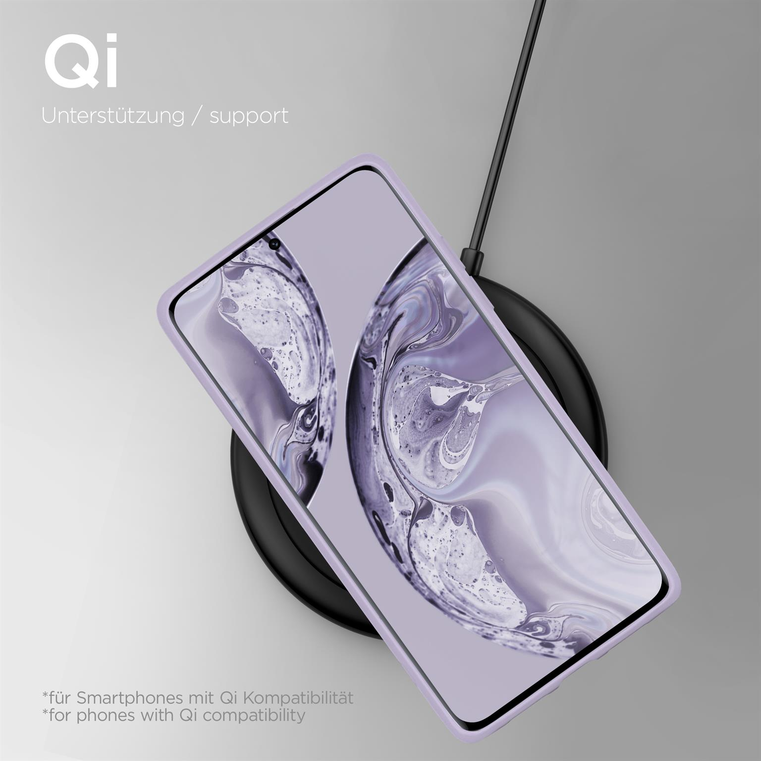Lila Telefon in einer Hülle auf einem kabellosen Ladepad. Qi-Support-Text ist sichtbar.