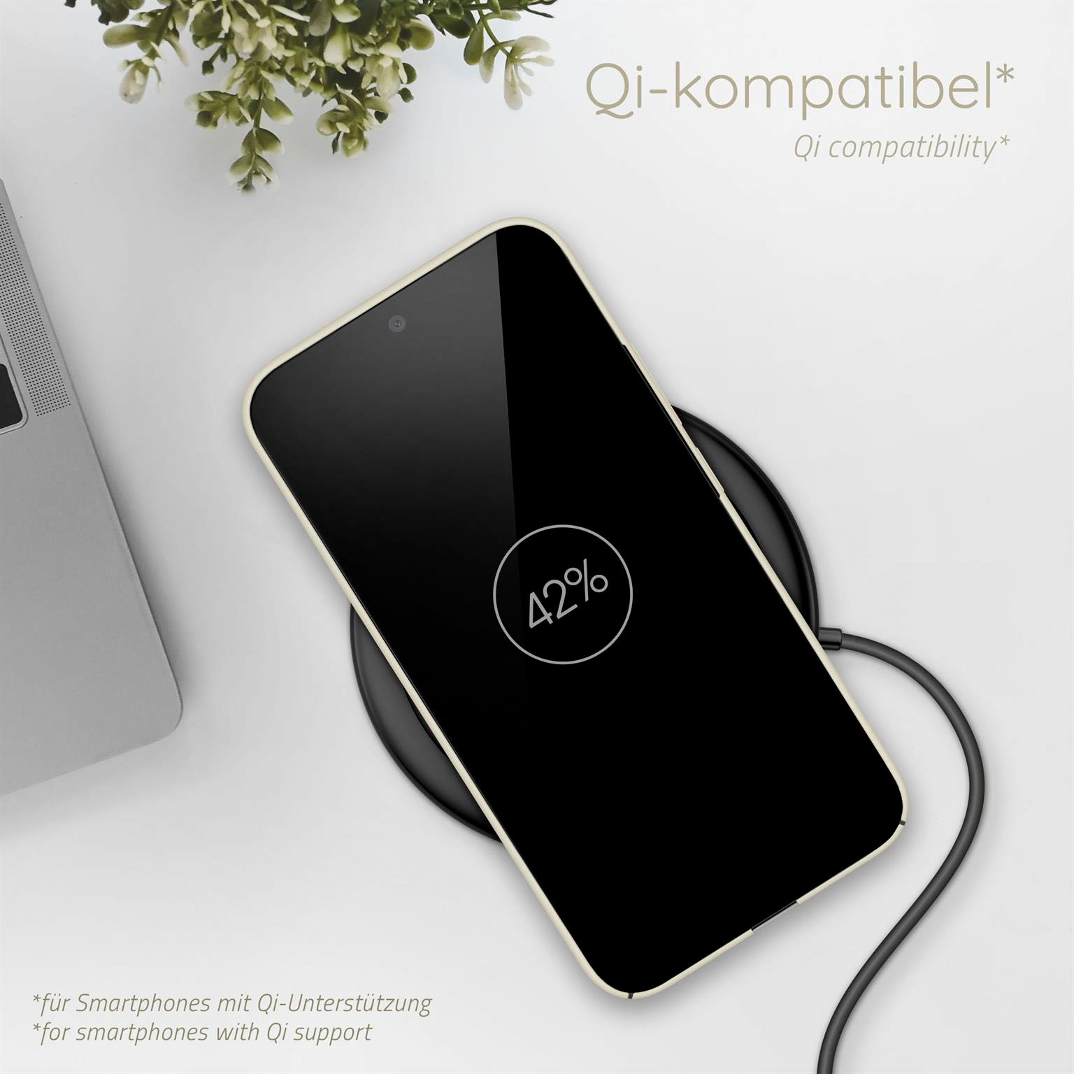 Ein Telefon lädt kabellos. Der Bildschirm zeigt 42% Akku. Text: 'Qi-kompatibel'.