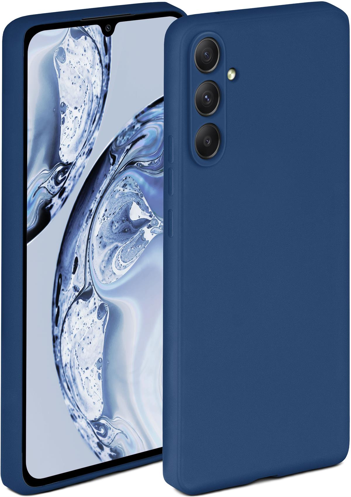 Blaue Handyhülle und Telefon. Das Telefon hat drei Kameralinsen, die Hülle ist offen.
