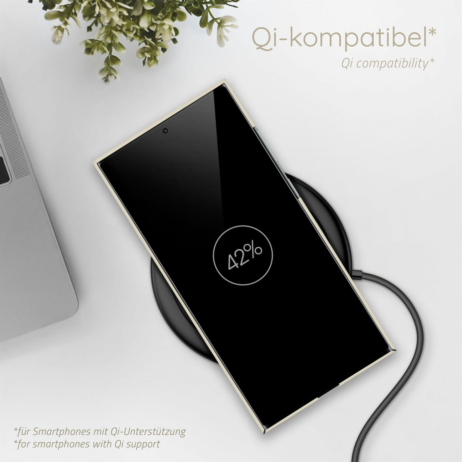 Ein Telefon liegt auf einem kabellosen Ladegerät. Der Bildschirm zeigt 42% Akku.
