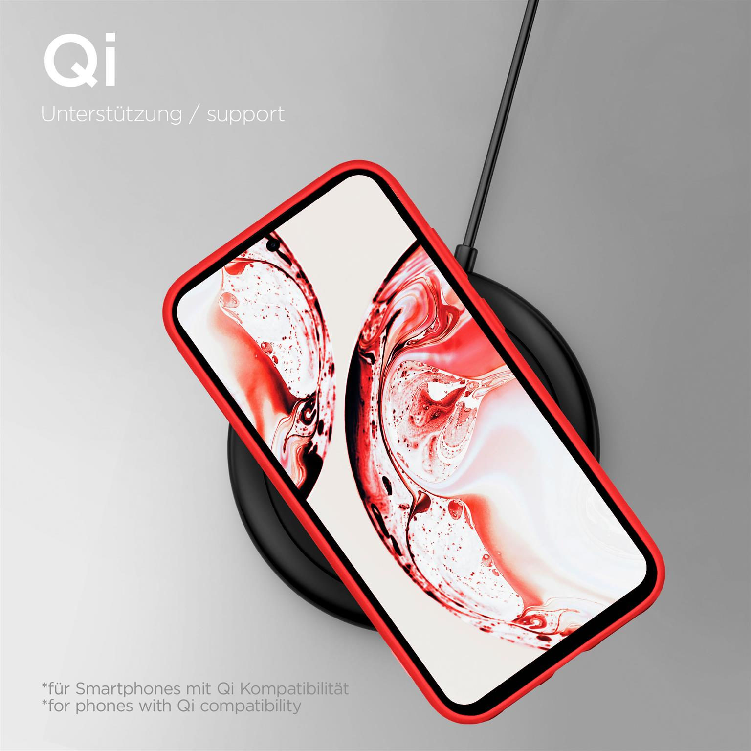 Rotes Telefon in roter Hülle auf schwarzem kabellosen Ladegerät. Text: Qi.