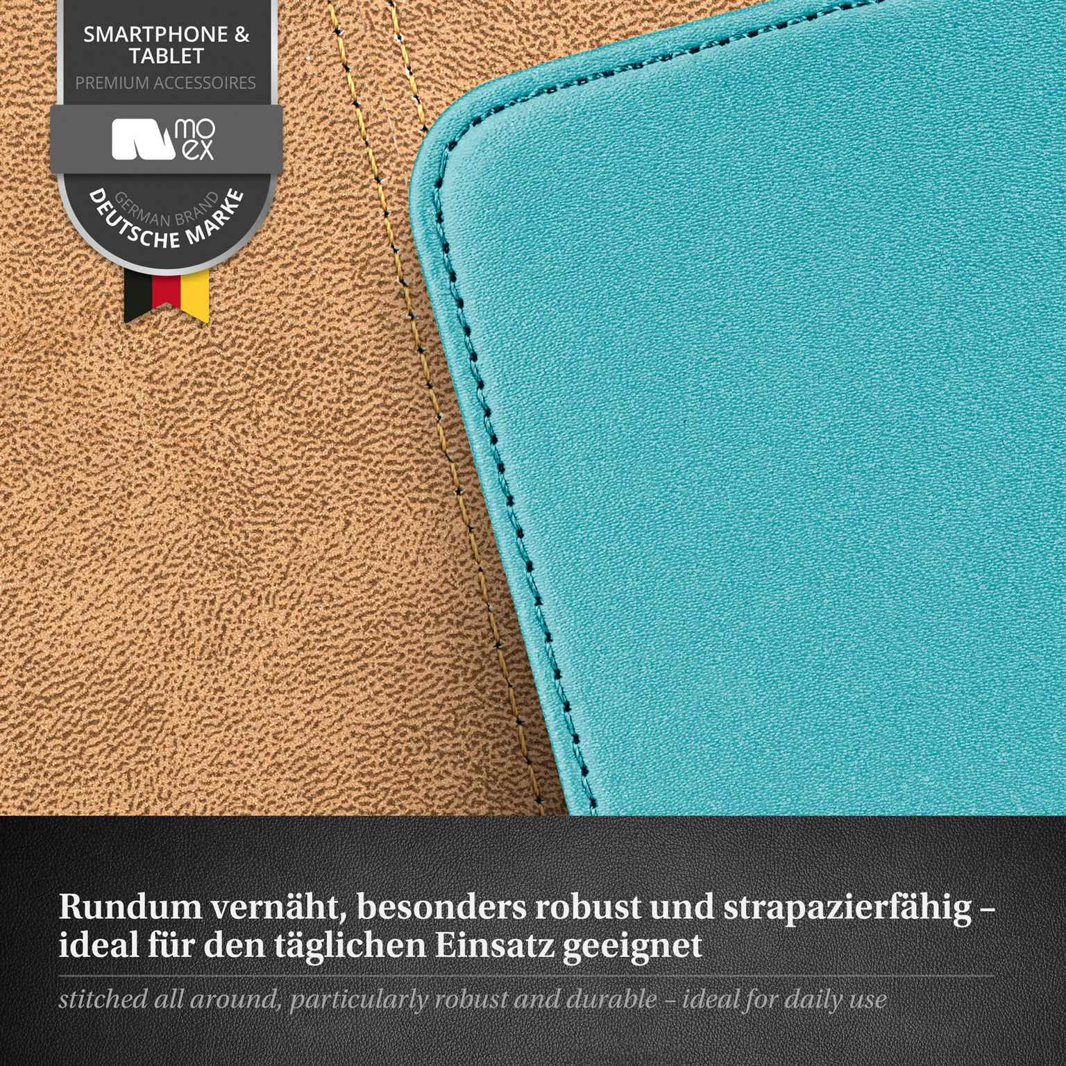 Nahaufnahme einer blauen Handyhülle und einer braunen Hülle. Die Nähte und ein deutsches Markenlogo sind sichtbar.