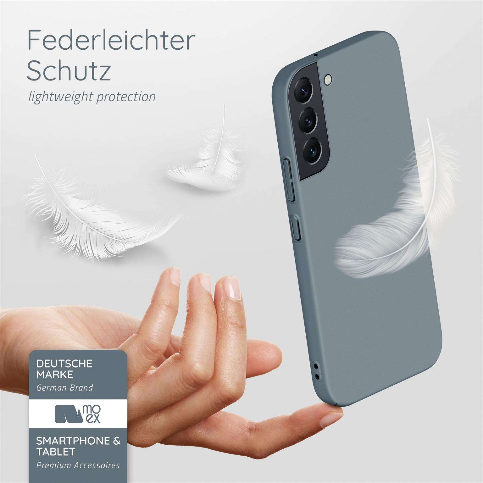 Graue Handyhülle mit Federn, gehalten von einer Hand. Deutscher Marken-Text. Smartphone & Tablet-Text.