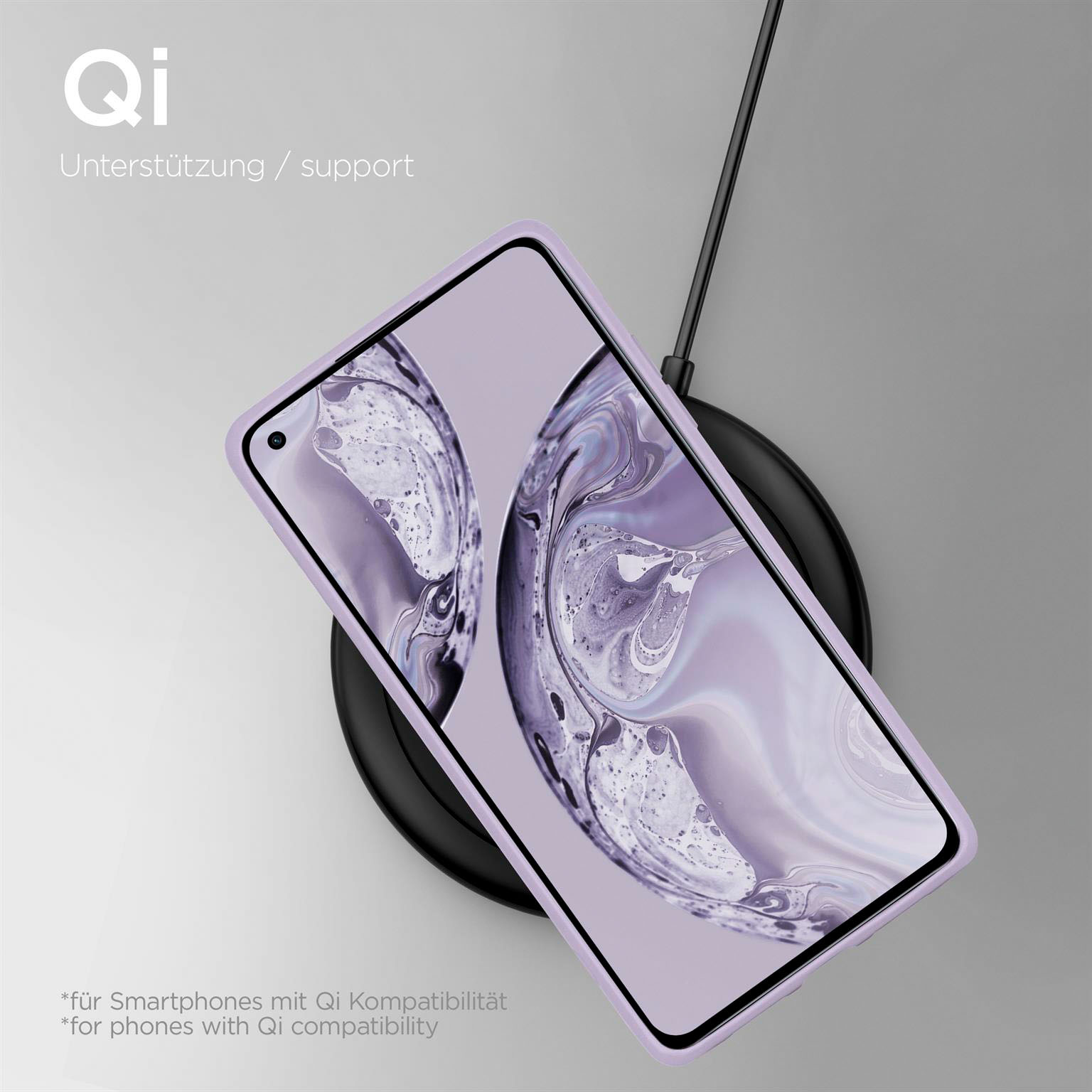 Lila Telefon in Hülle auf kabellosem Ladegerät.