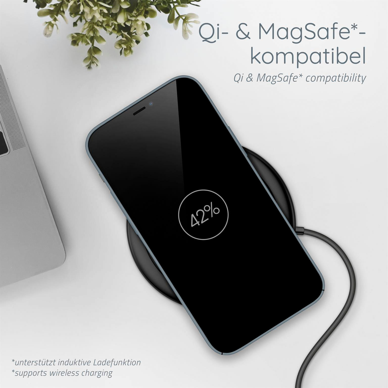 Telefon auf kabellosem Ladegerät. Text: Qi & MagSafe kompatibel. Unterstützt kabelloses Laden. Telefon zeigt 42 %.