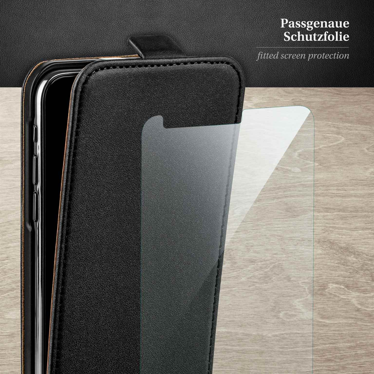 Schwarze Handyhülle geöffnet, zeigt Telefon und Displayschutzfolie. Text: Passgenaue Schutzfolie.